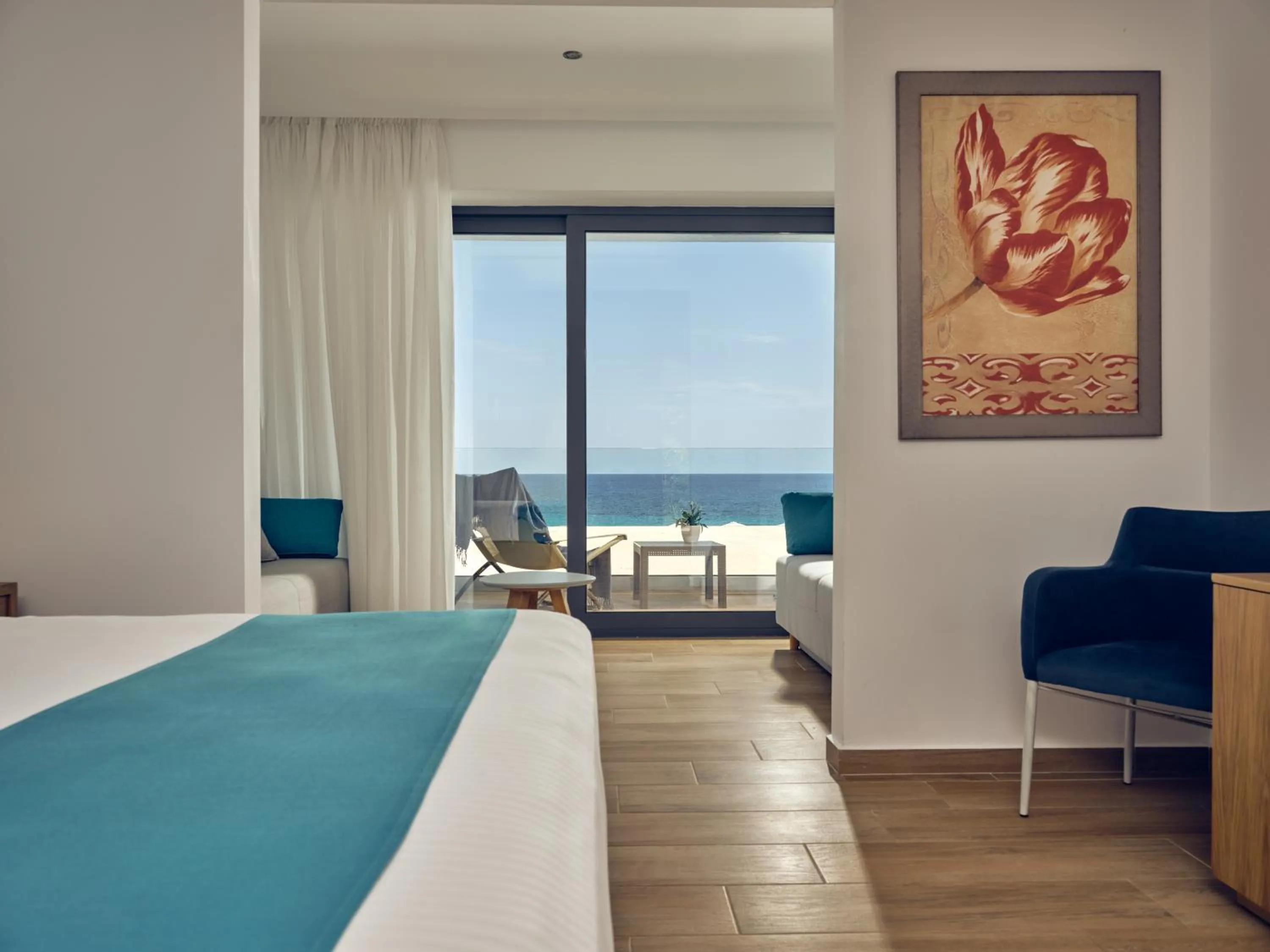 Sea view, Bed in Cavo Orient Beach Hotel & Suites