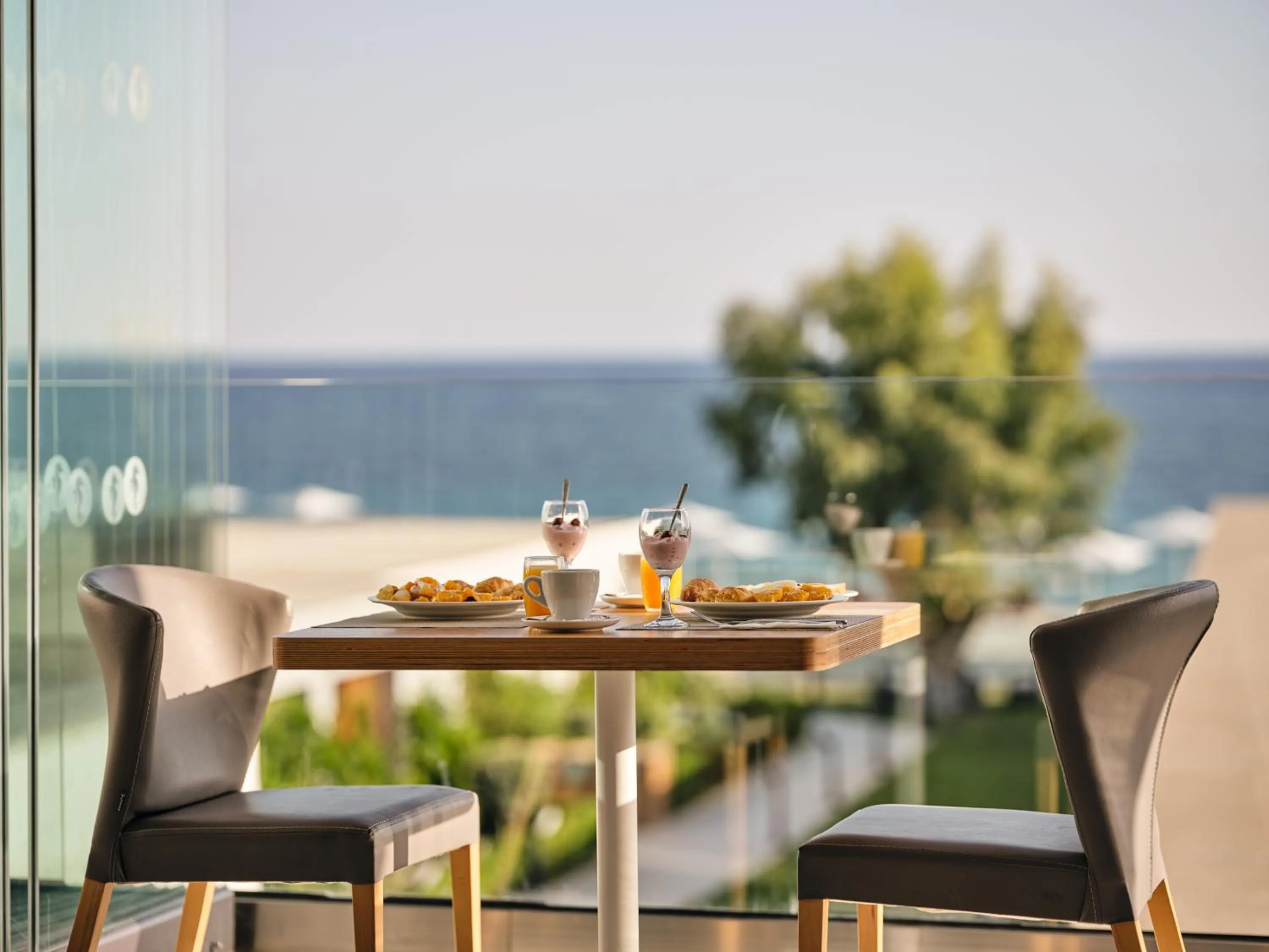 Restaurant/places to eat in Cavo Orient Beach Hotel & Suites