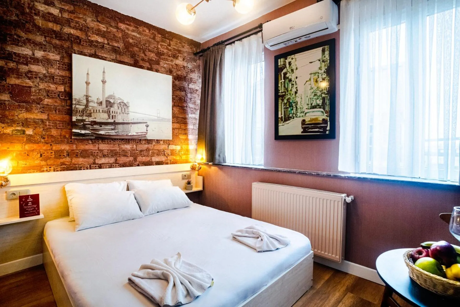 Bed in Cheers Porthouse