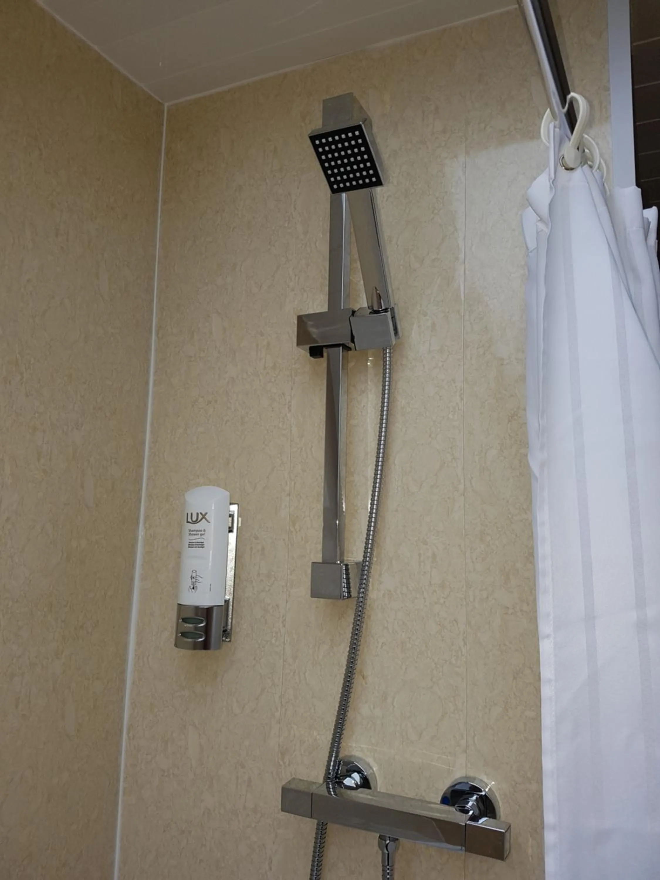 Shower in Ardshiel Hotel