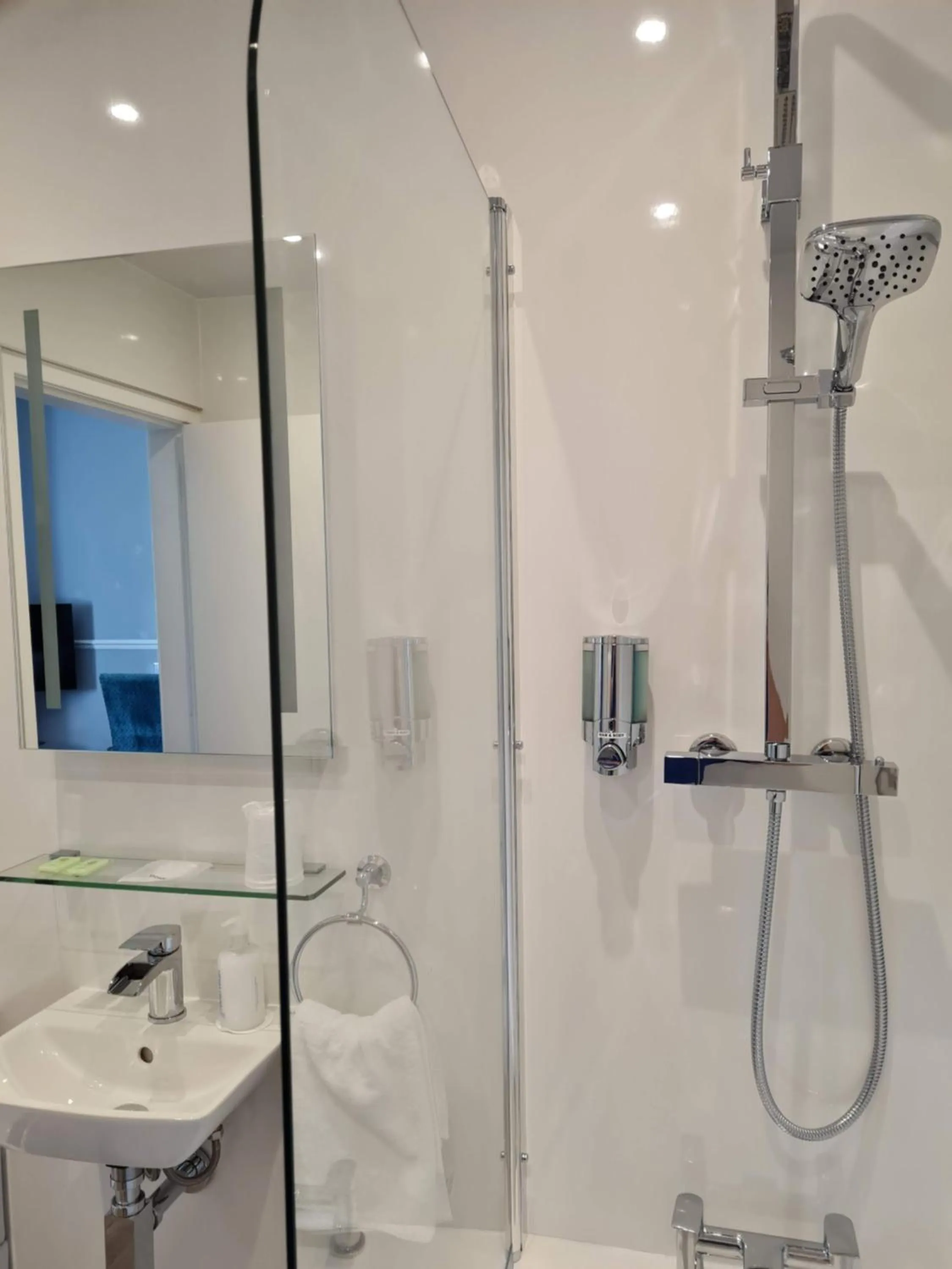 Bathroom in Ardshiel Hotel