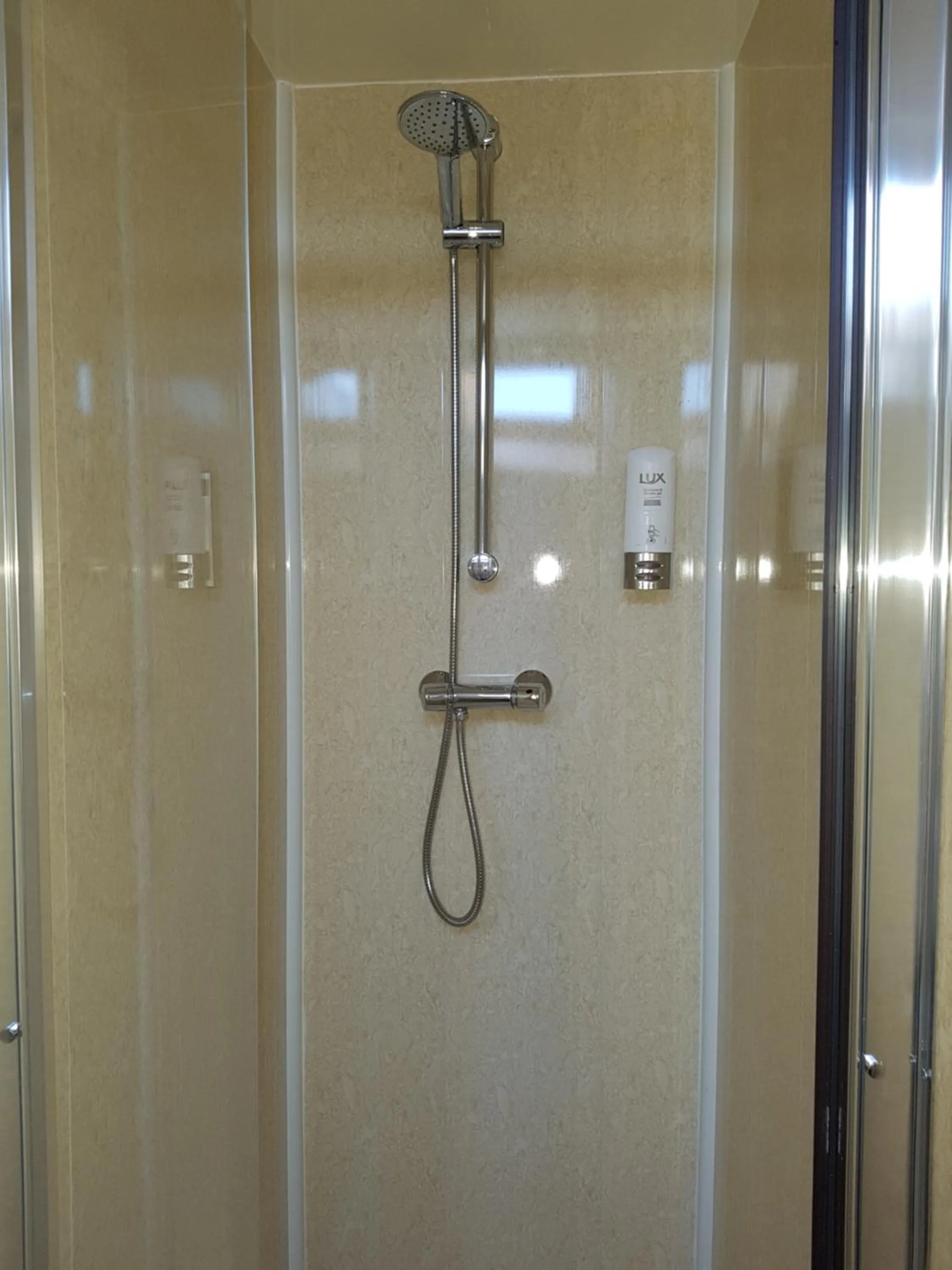 Shower in Ardshiel Hotel