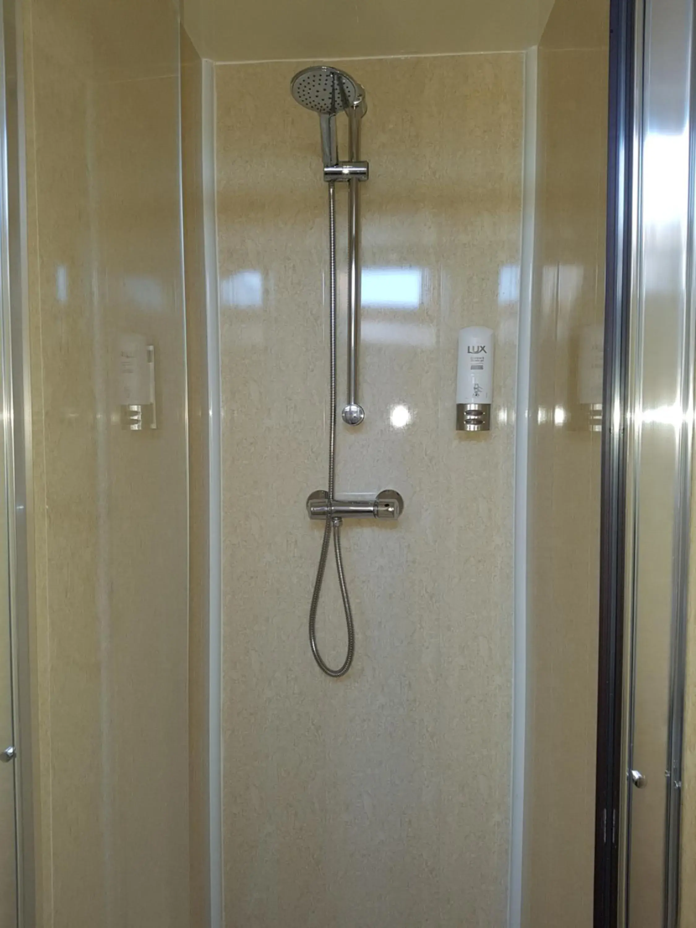 Shower, Bathroom in Ardshiel Hotel