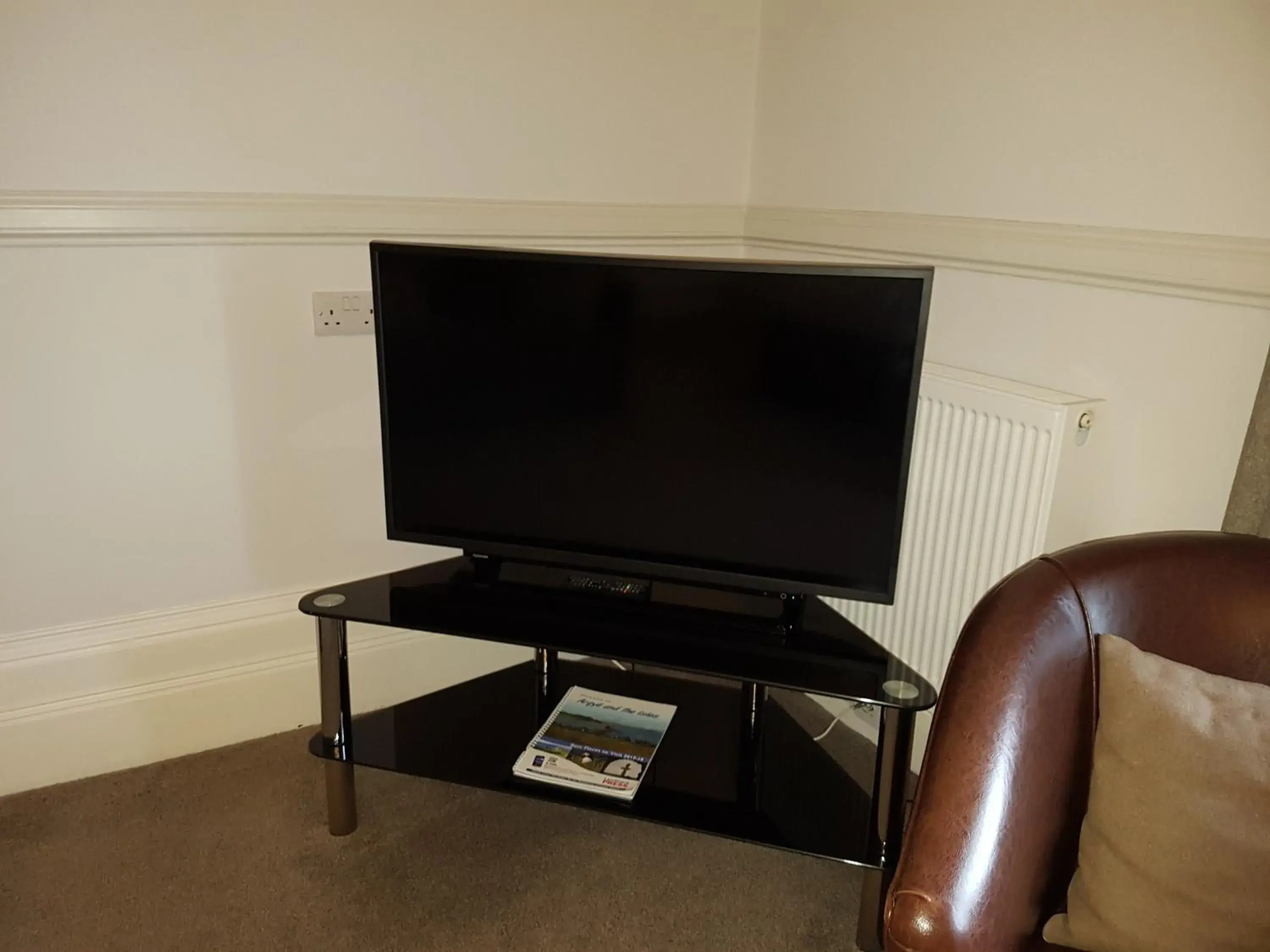 TV and multimedia, TV/Entertainment Center in Ardshiel Hotel