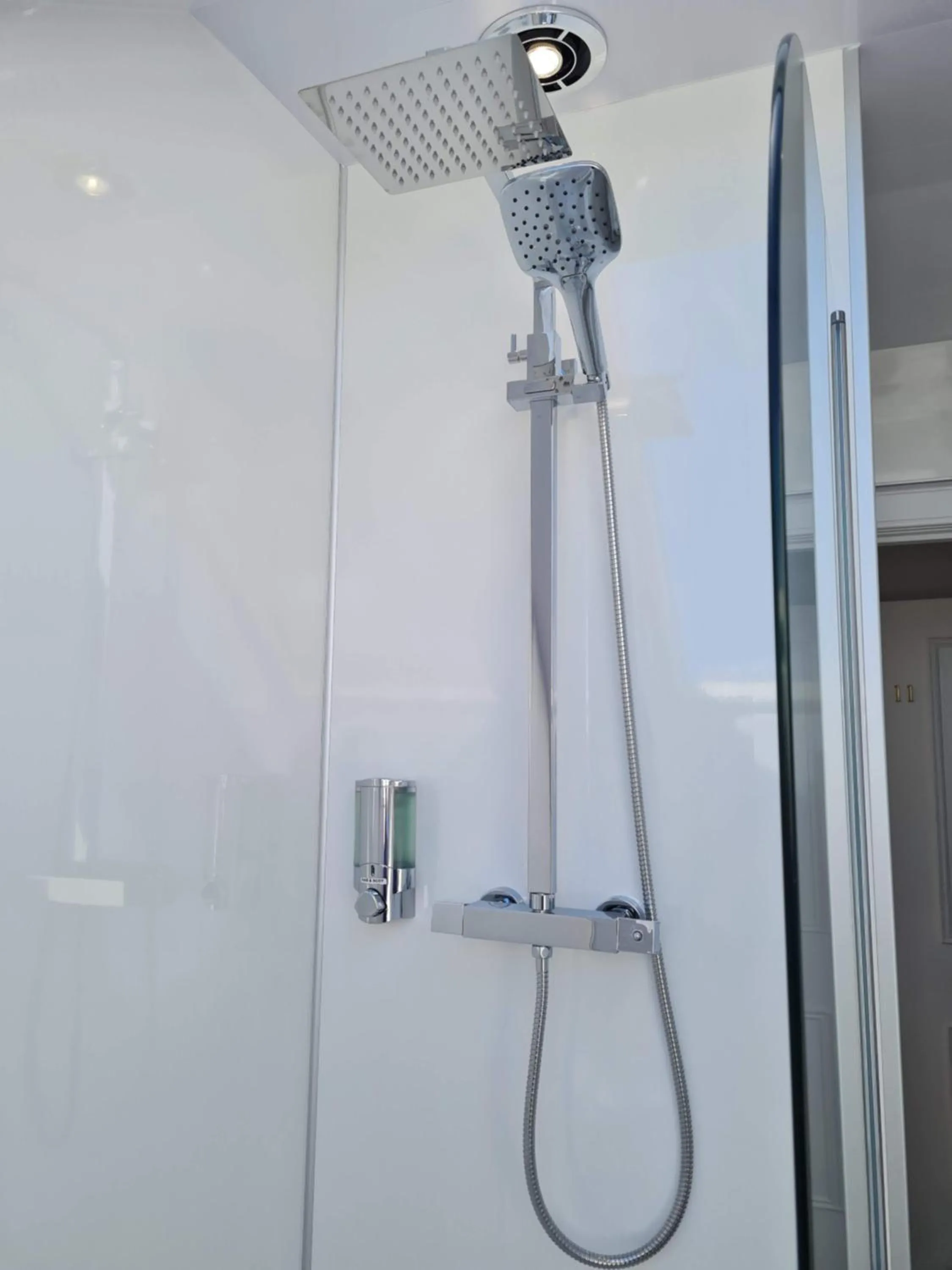 Shower in Ardshiel Hotel