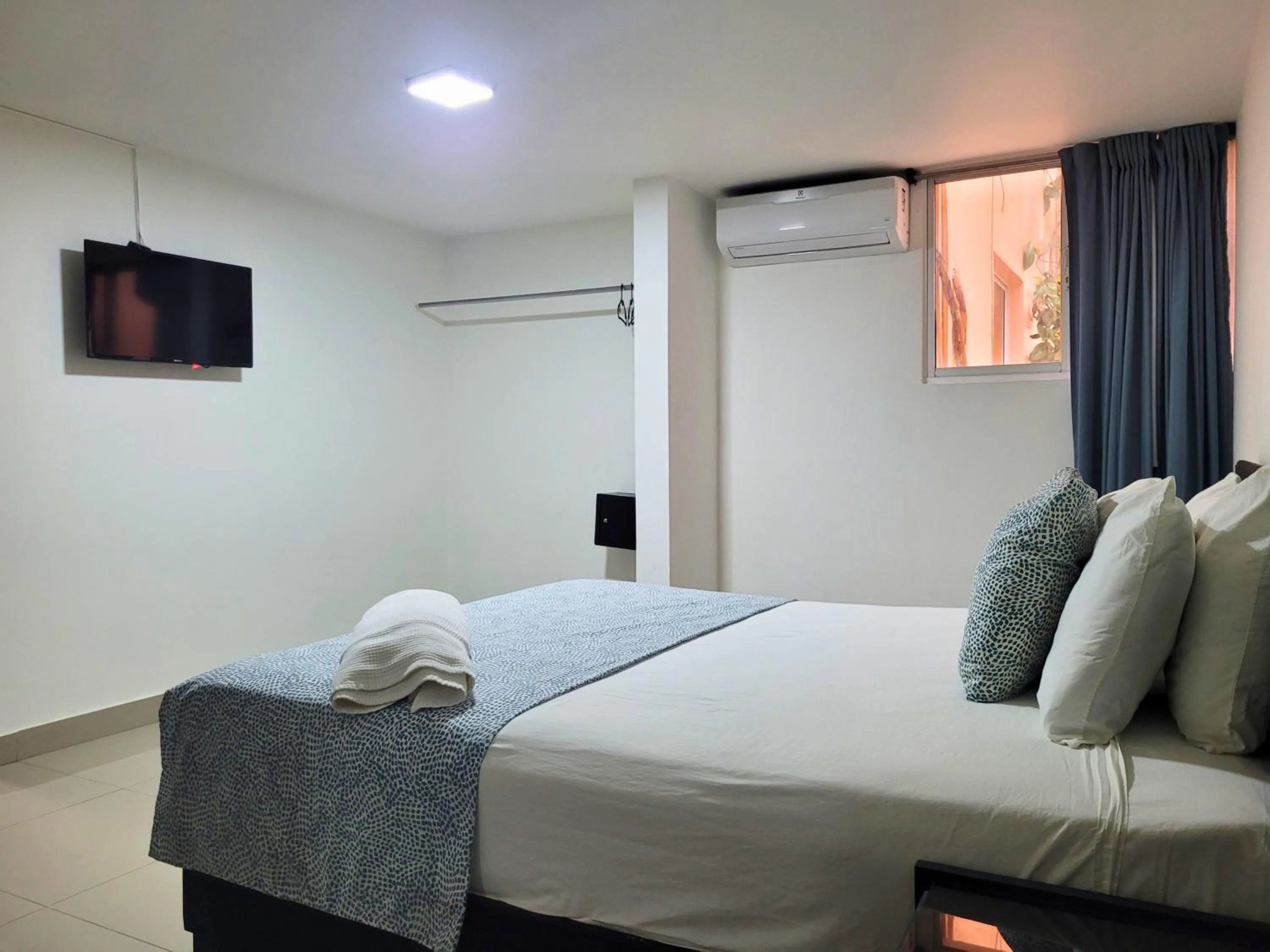 TV and multimedia, Bed in Hotel Olimpo