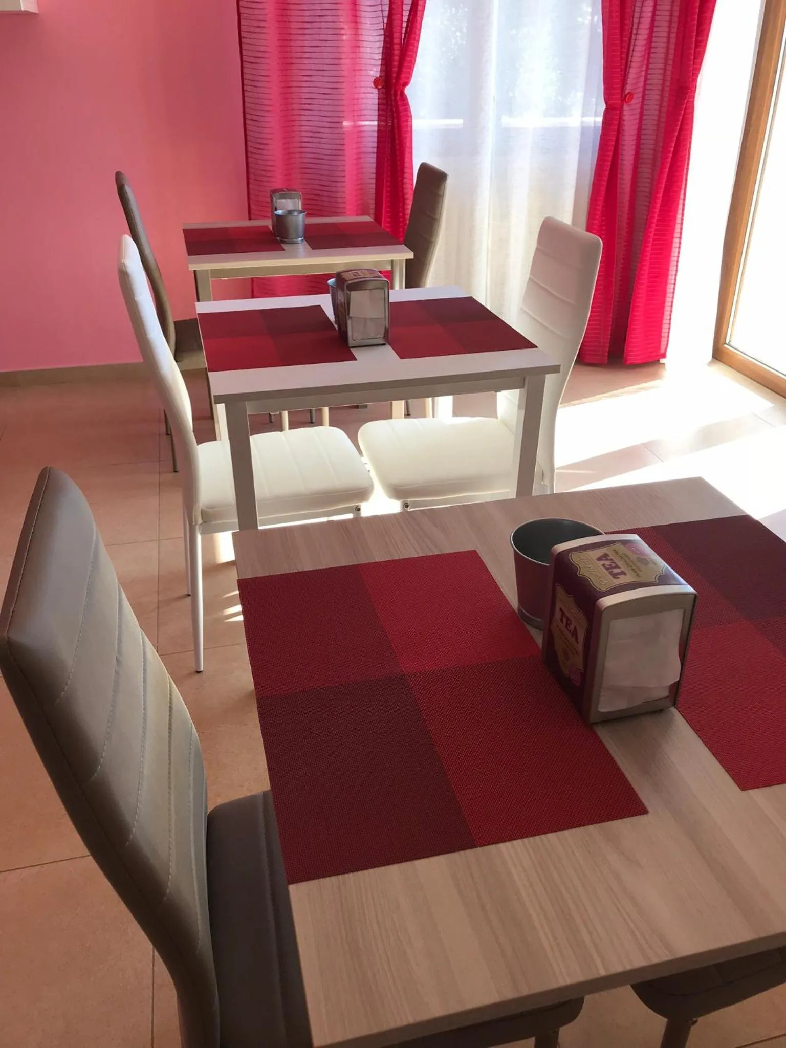 Breakfast in Color House Malpensa B&B