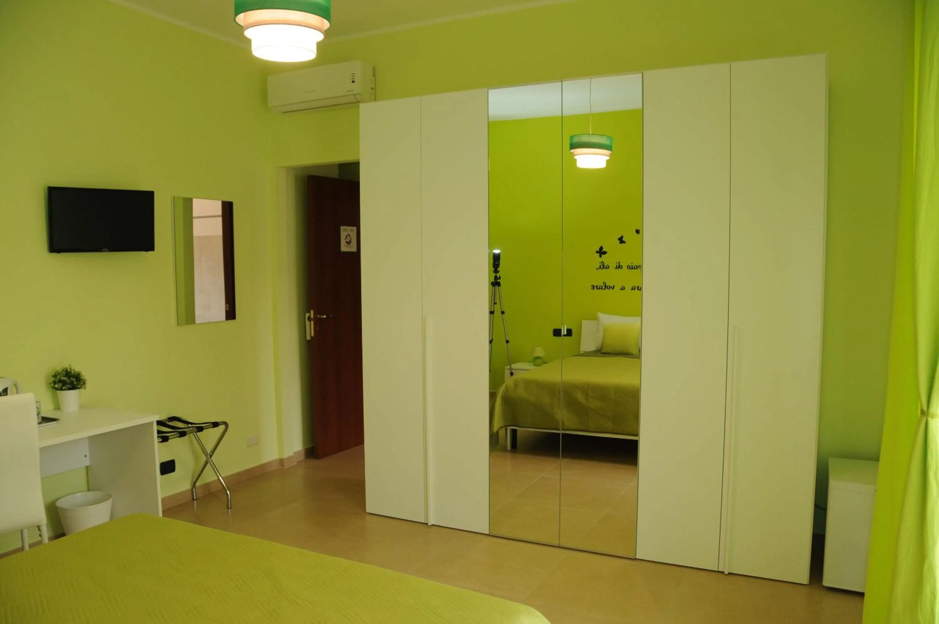 wardrobe, Bed in Color House Malpensa B&B
