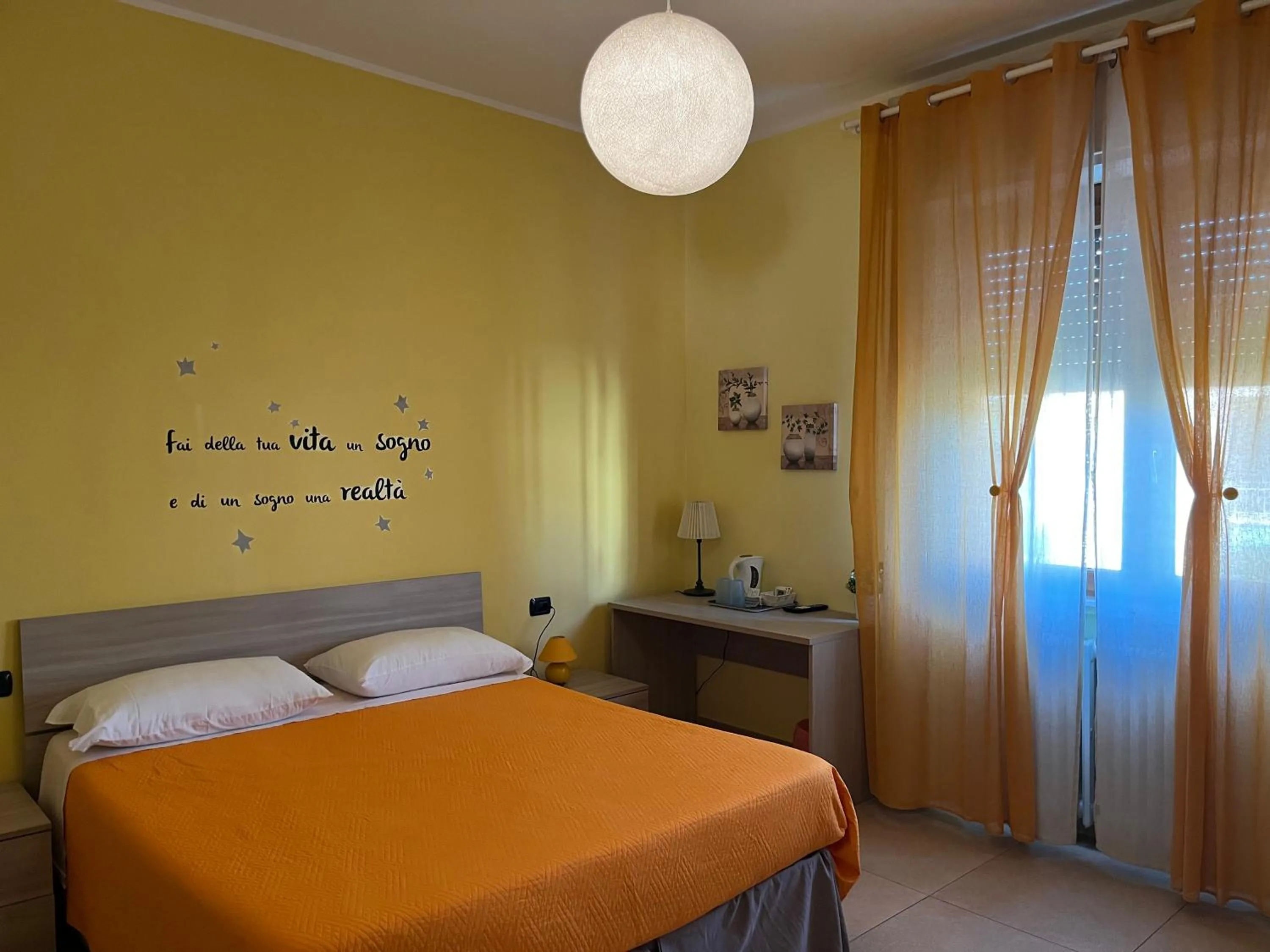 Bedroom, Bed in Color House Malpensa B&B