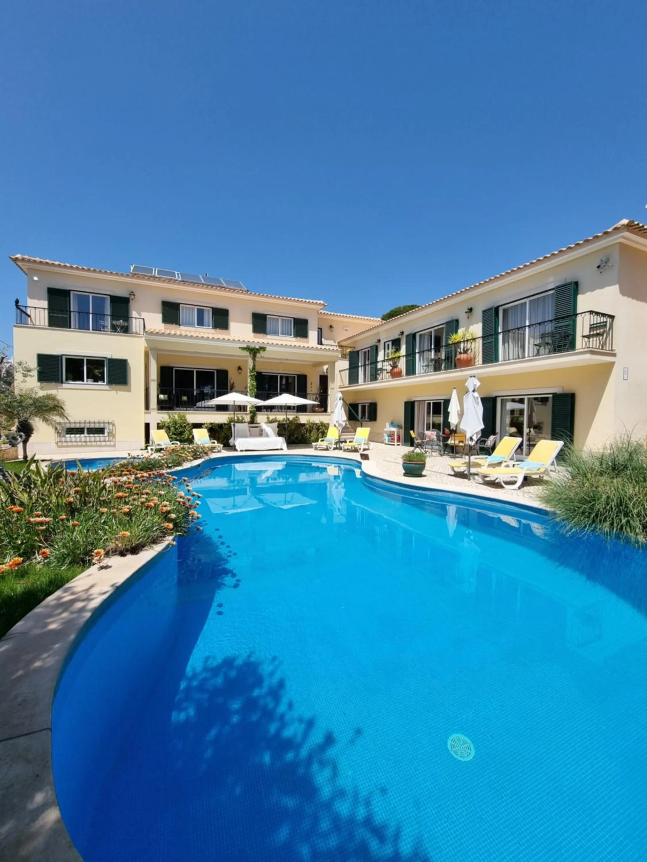 Property building in Vila De Sol