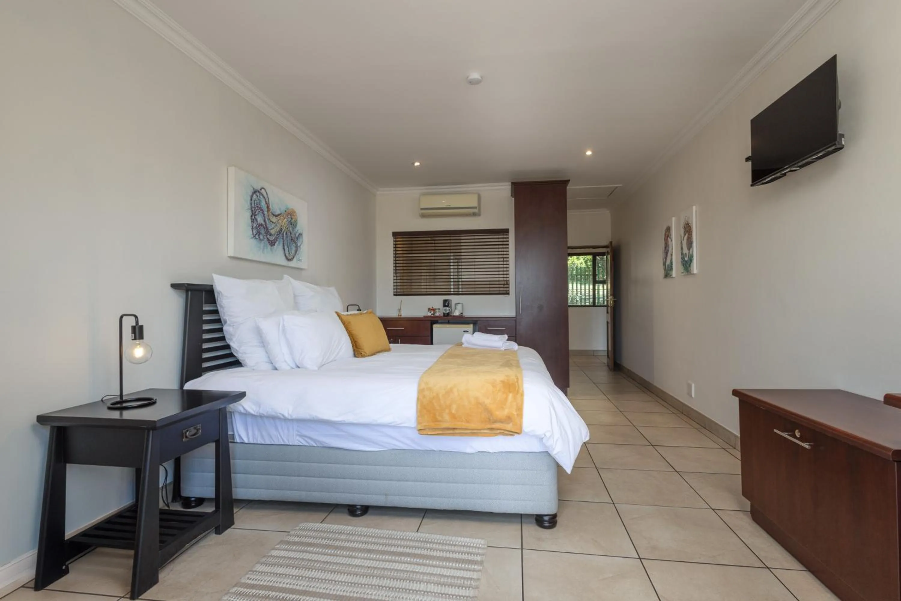 TV and multimedia, Bed in La Lucia BnB