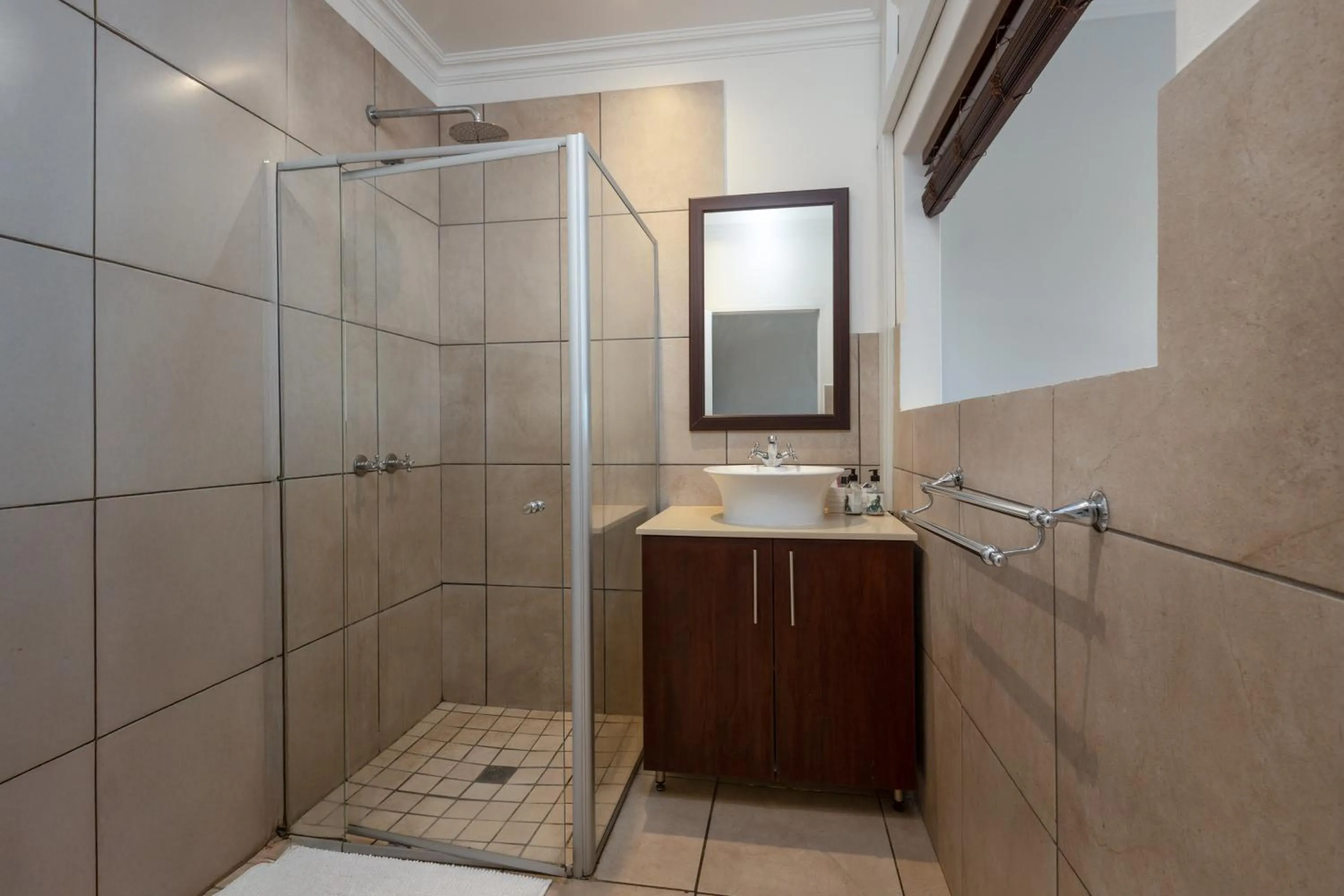 Shower in La Lucia BnB