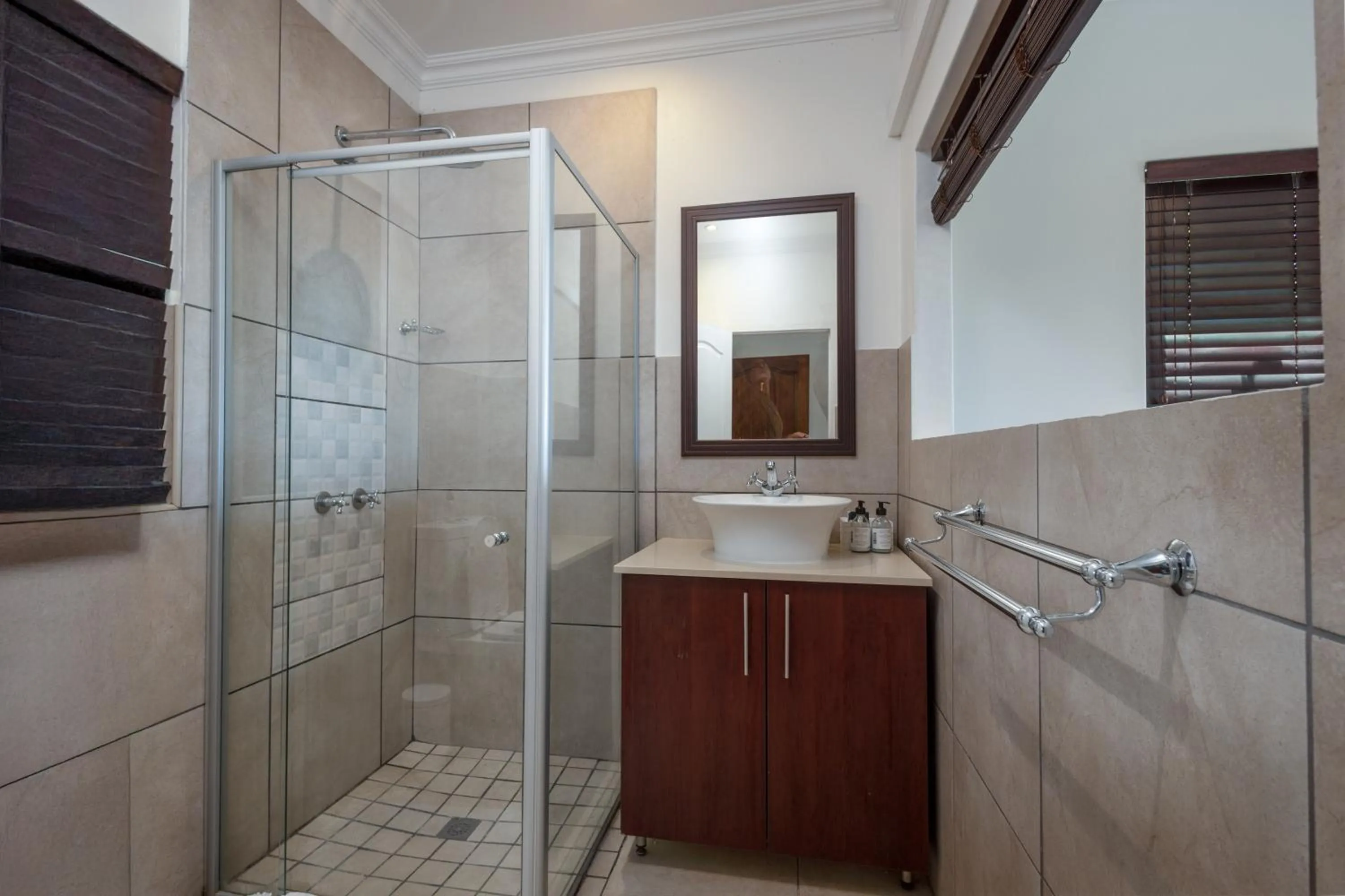 Shower in La Lucia BnB