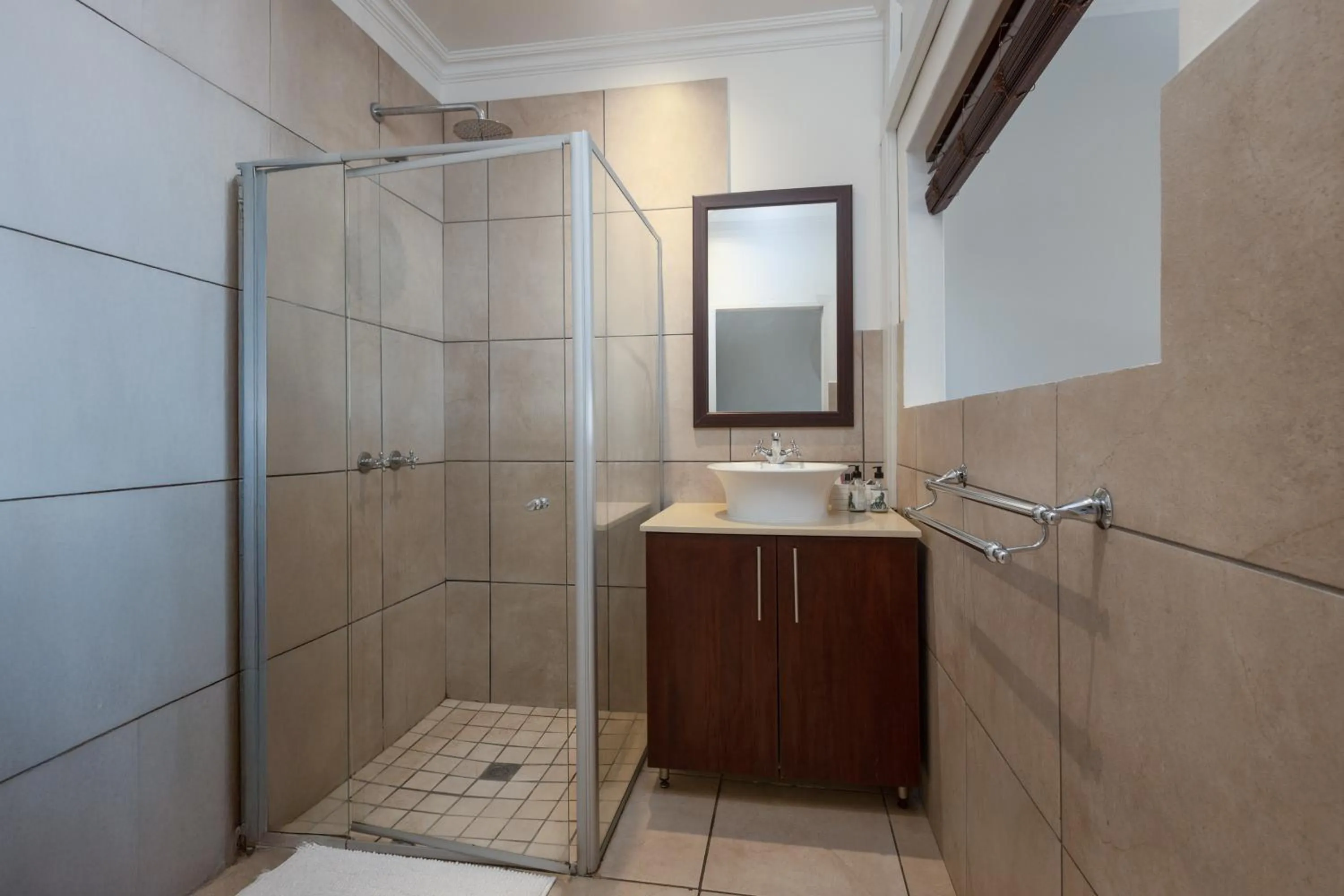 Shower in La Lucia BnB