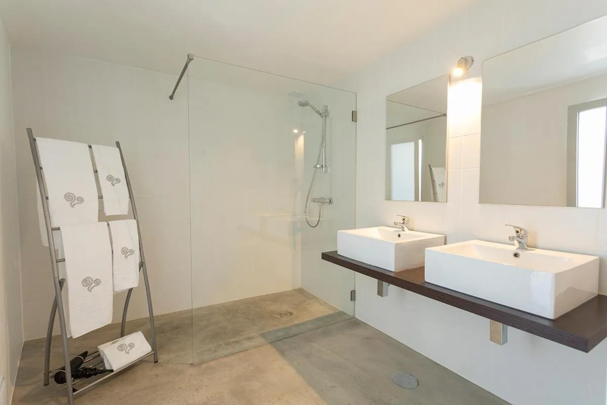 Bathroom, Bed in One2Seven
