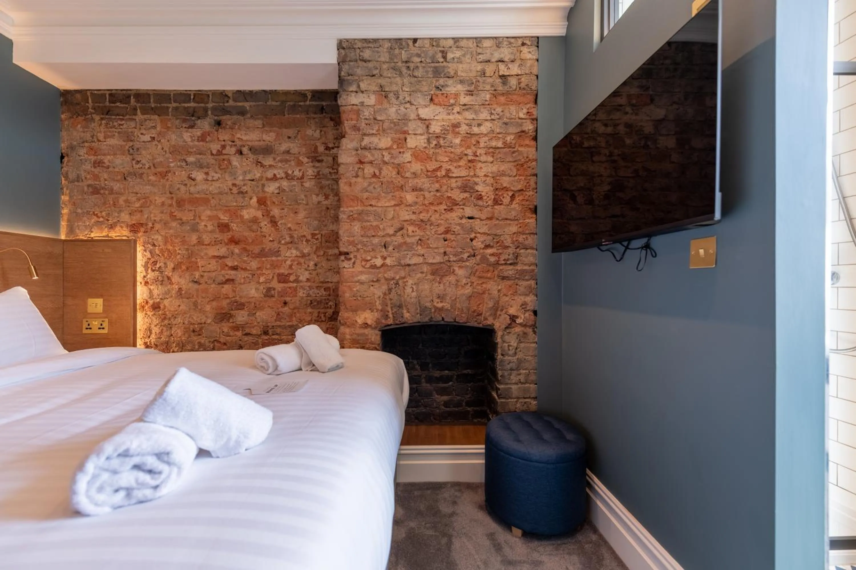 Bed in The Crown Pub & Guesthouse