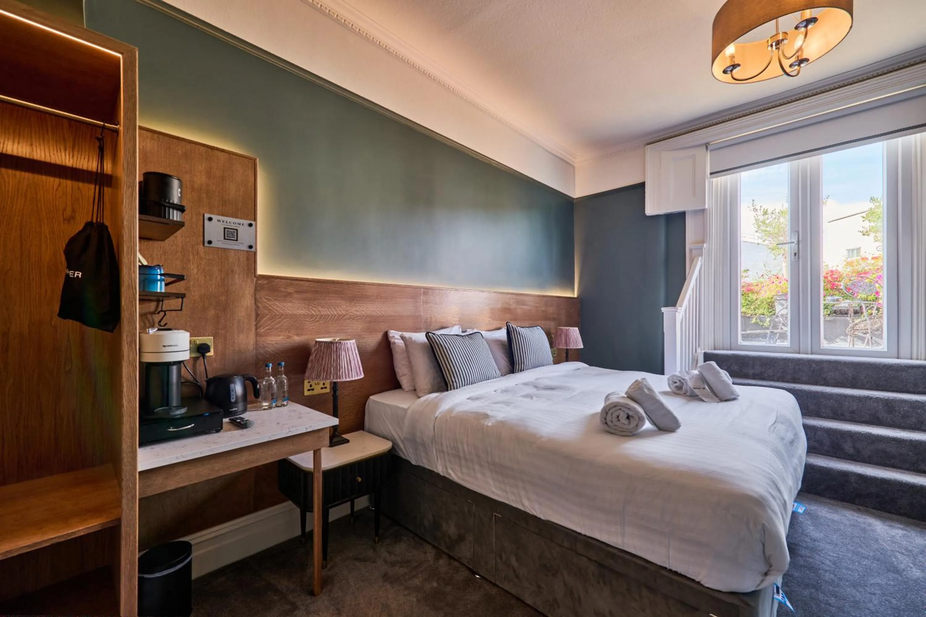 Bed in The Crown Pub & Guesthouse