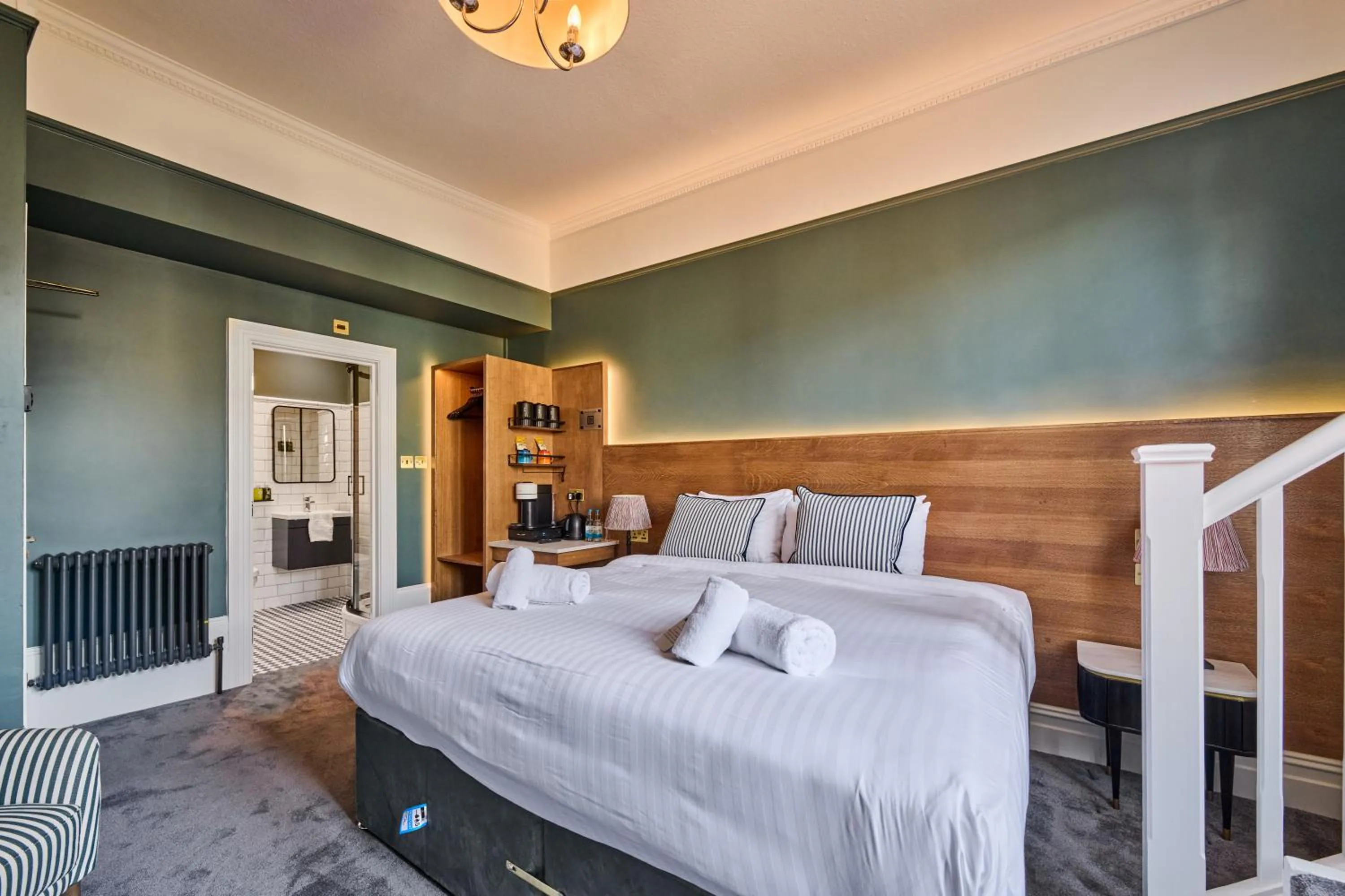 Bed in The Crown Pub & Guesthouse