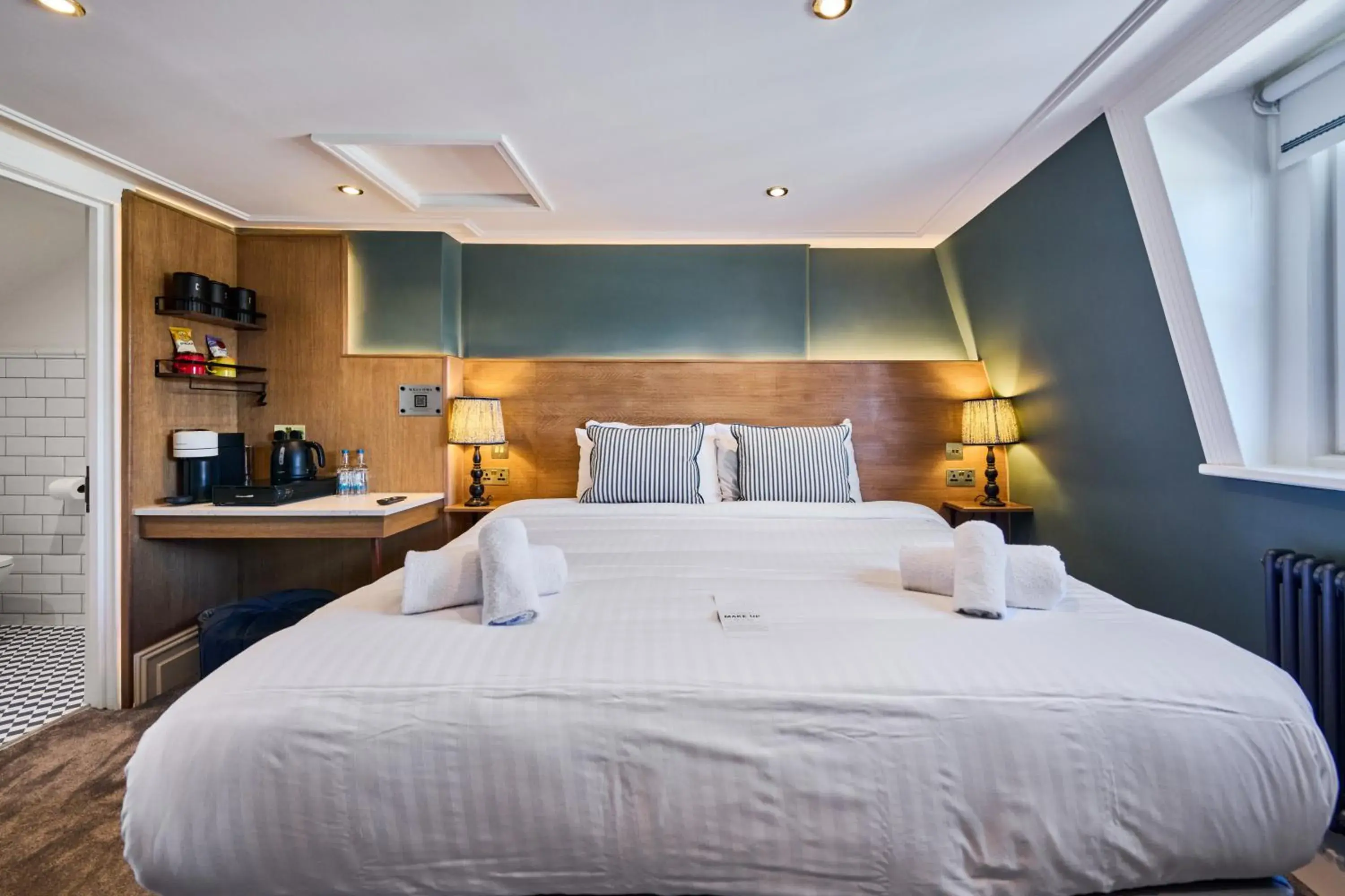 Double Room with Private Bathroom - single occupancy in The Crown Pub & Guesthouse Double Room with Private Bathroom - single occupancy in The Crown Pub & Guesthouse
