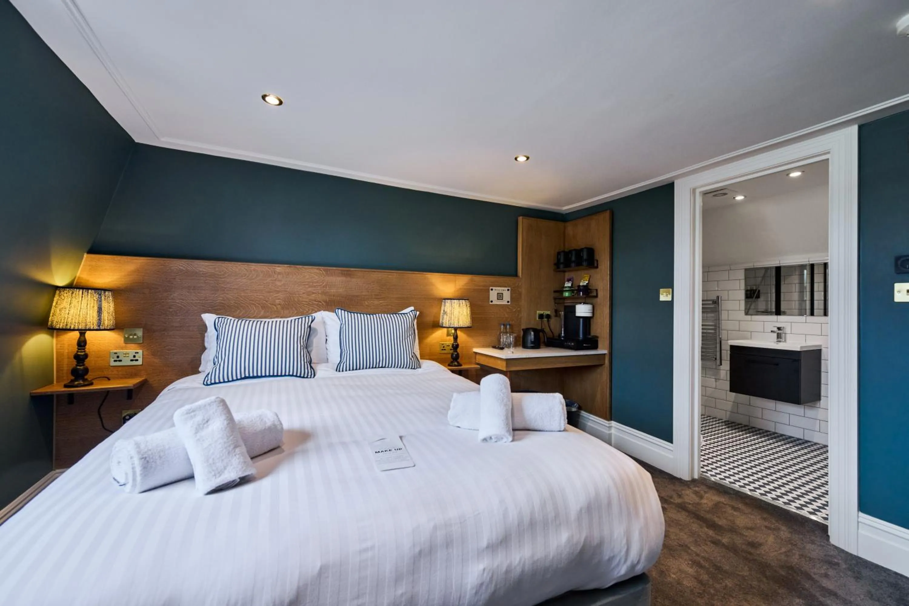 Bed in The Crown Pub & Guesthouse