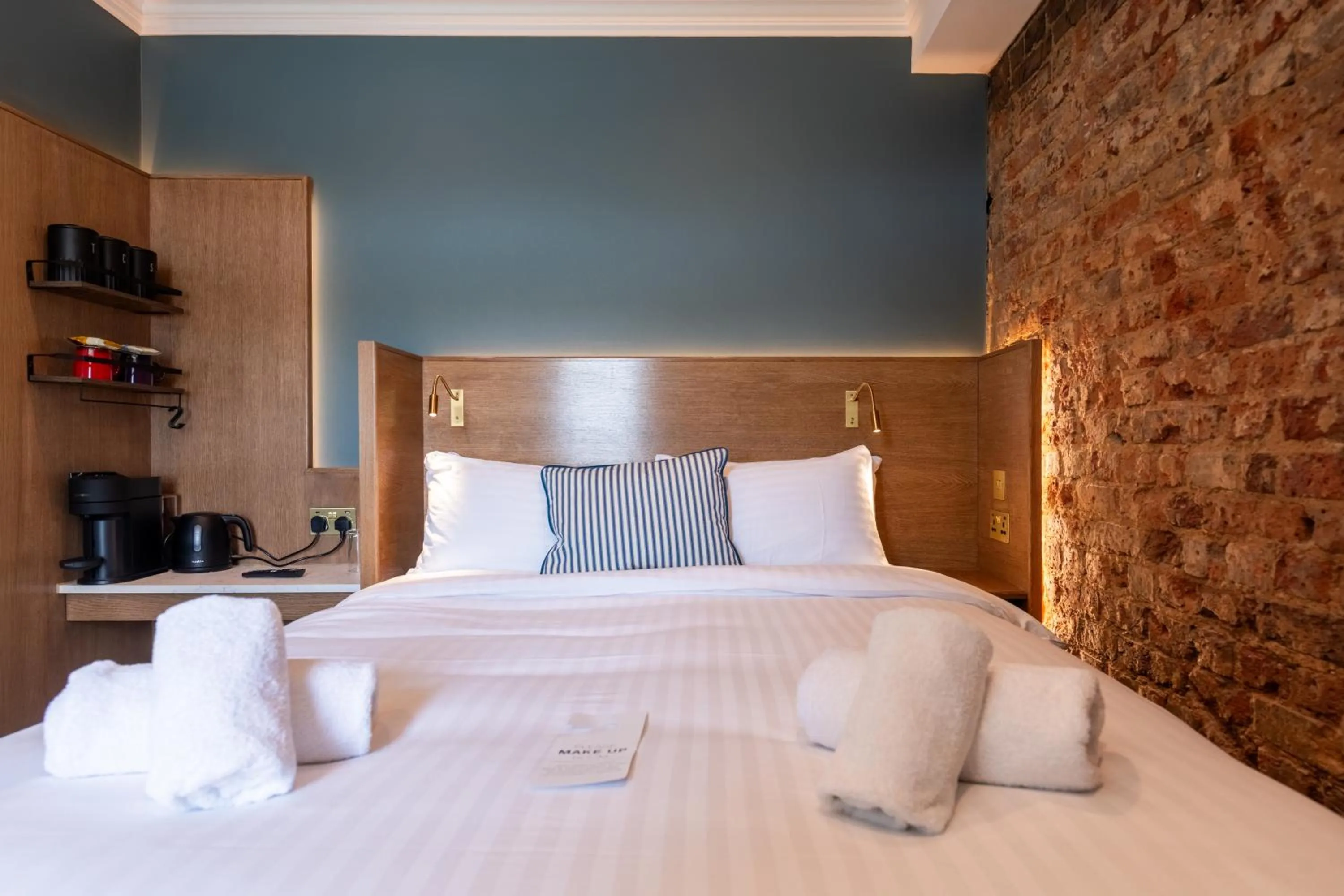 Bed in The Crown Pub & Guesthouse