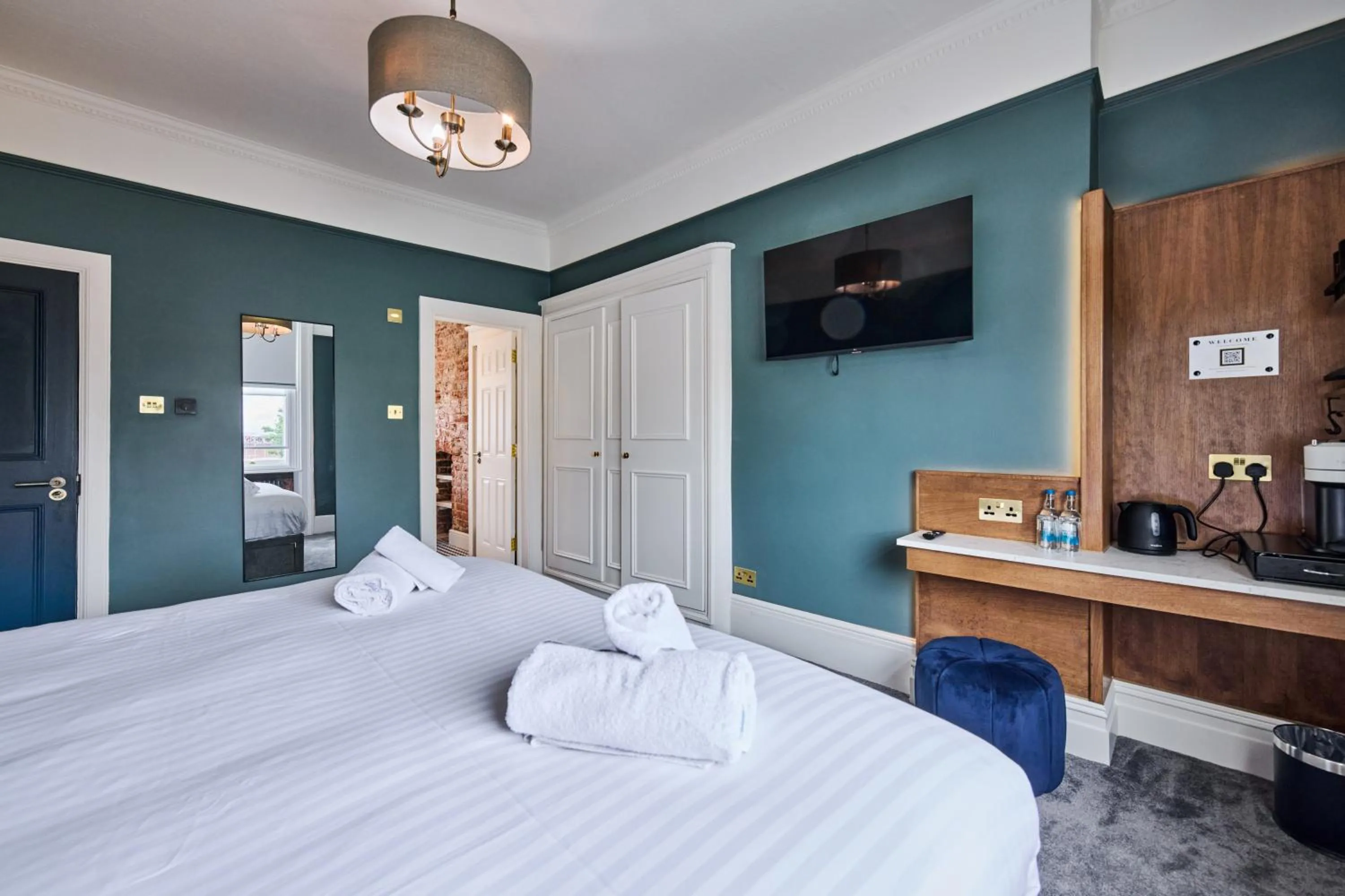 Bed in The Crown Pub & Guesthouse