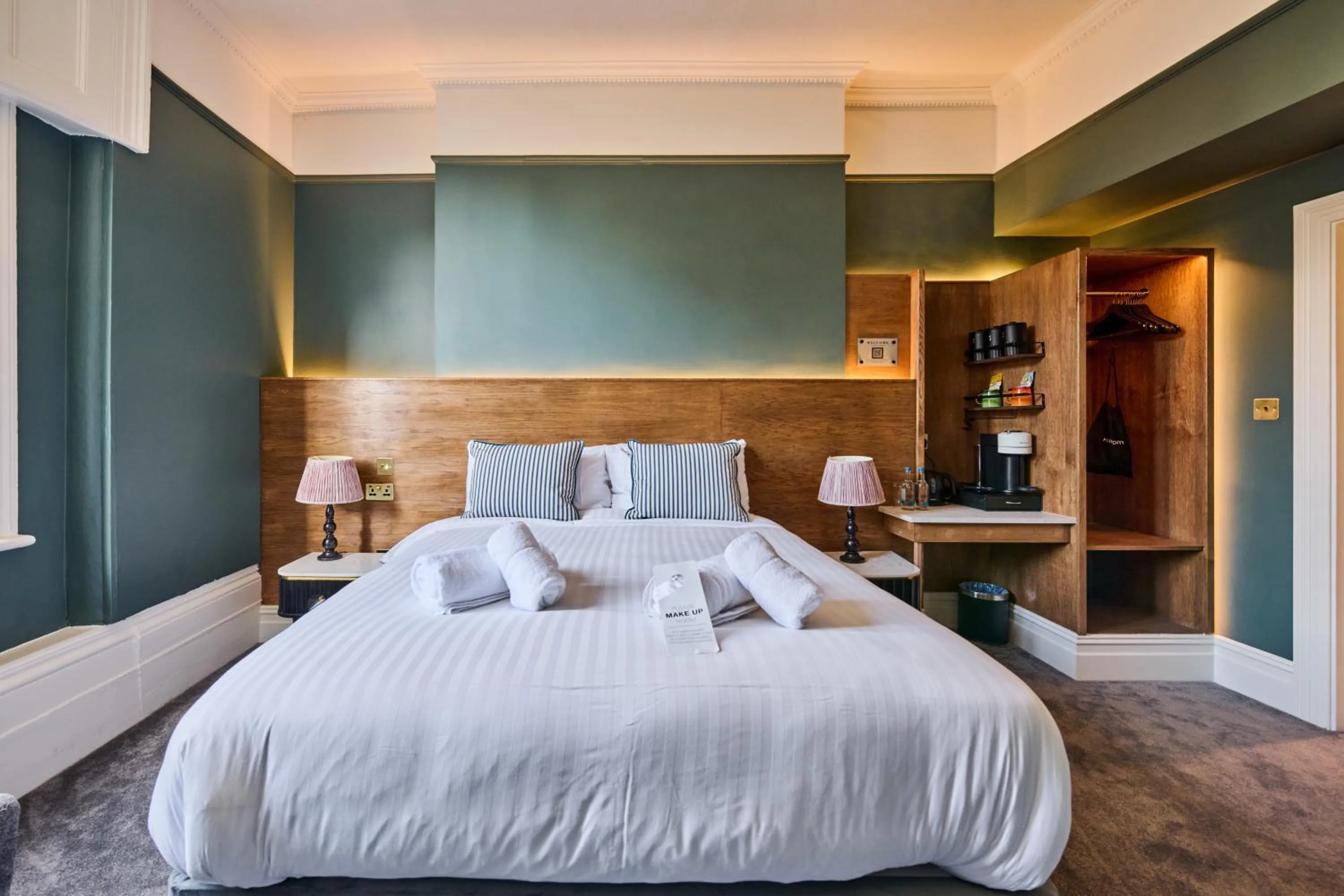 Bed in The Crown Pub & Guesthouse