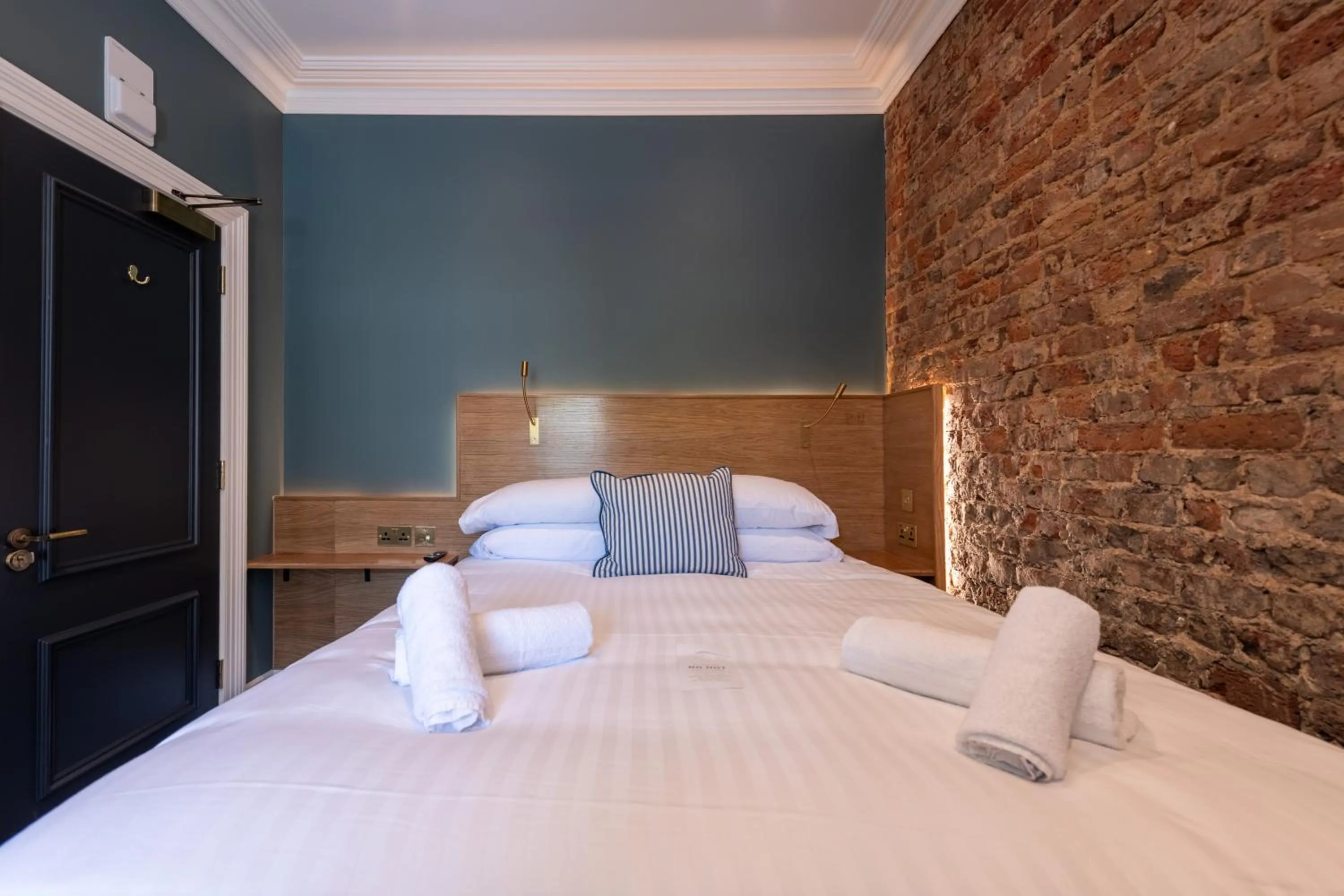 Bed in The Crown Pub & Guesthouse