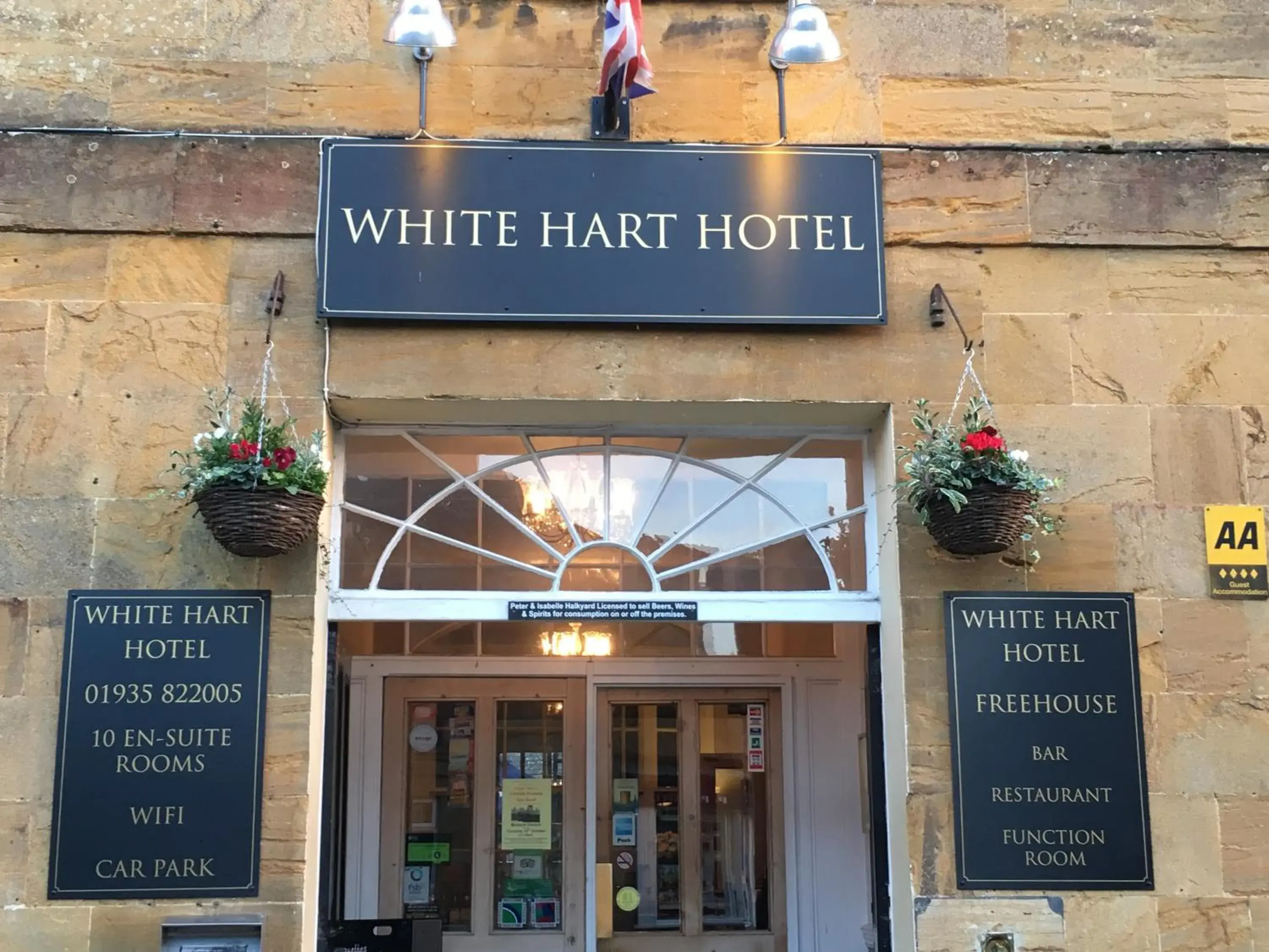 Property Logo/Sign in The White Hart Hotel