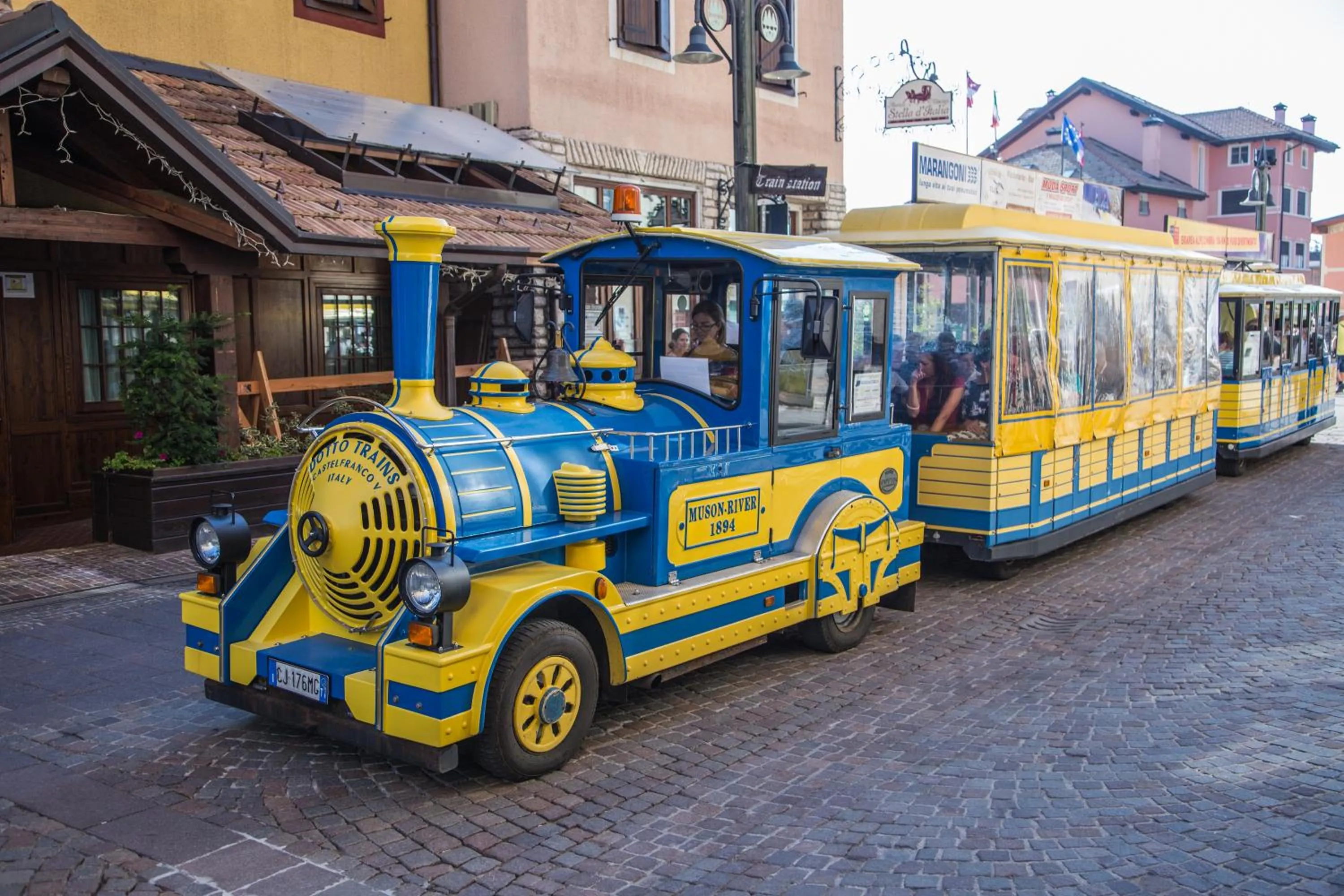 Entertainment in Hotel Due Spade