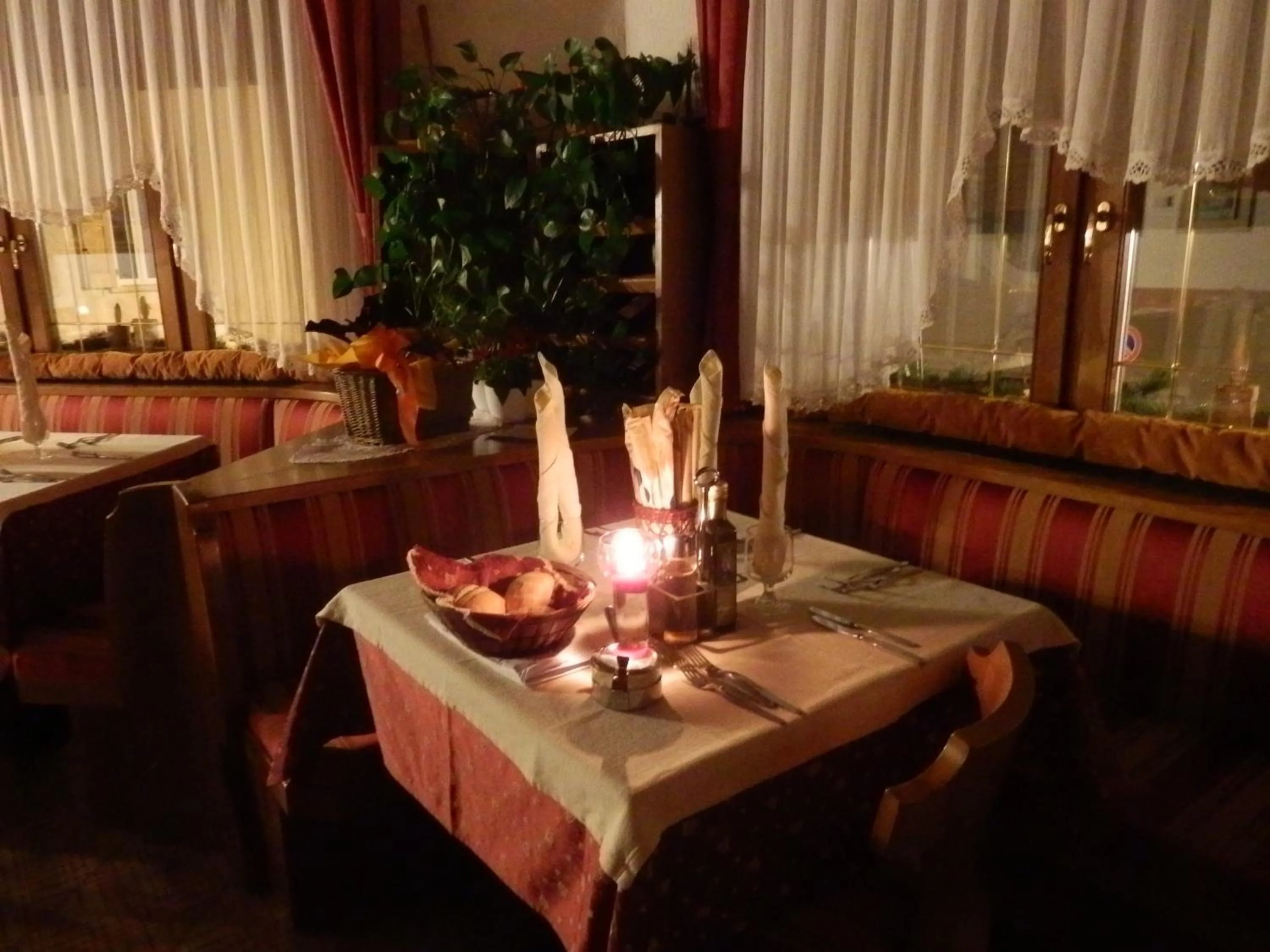 Restaurant/places to eat in Hotel Due Spade