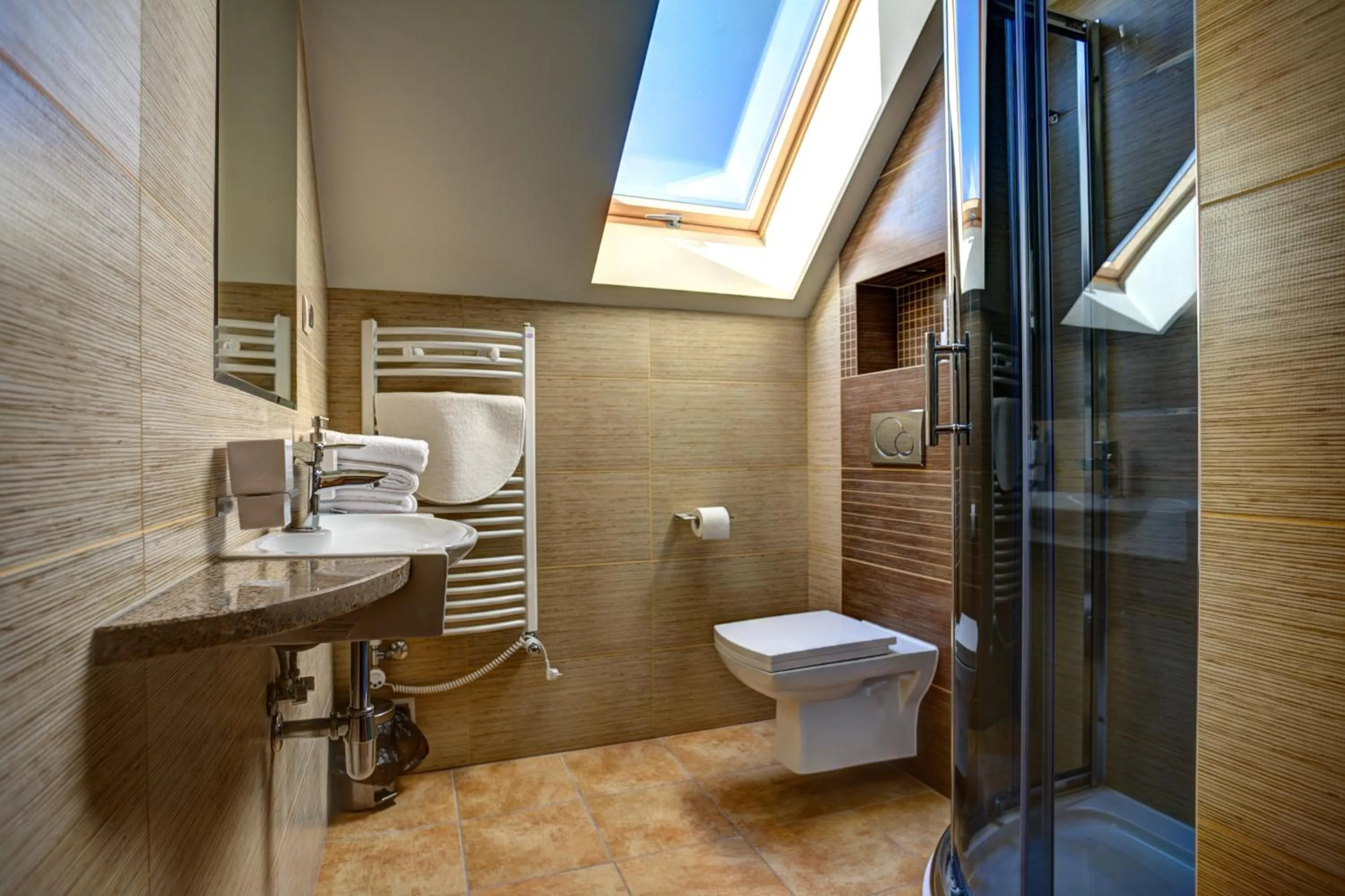 Bathroom in Hotel 77 Restauracja Spa