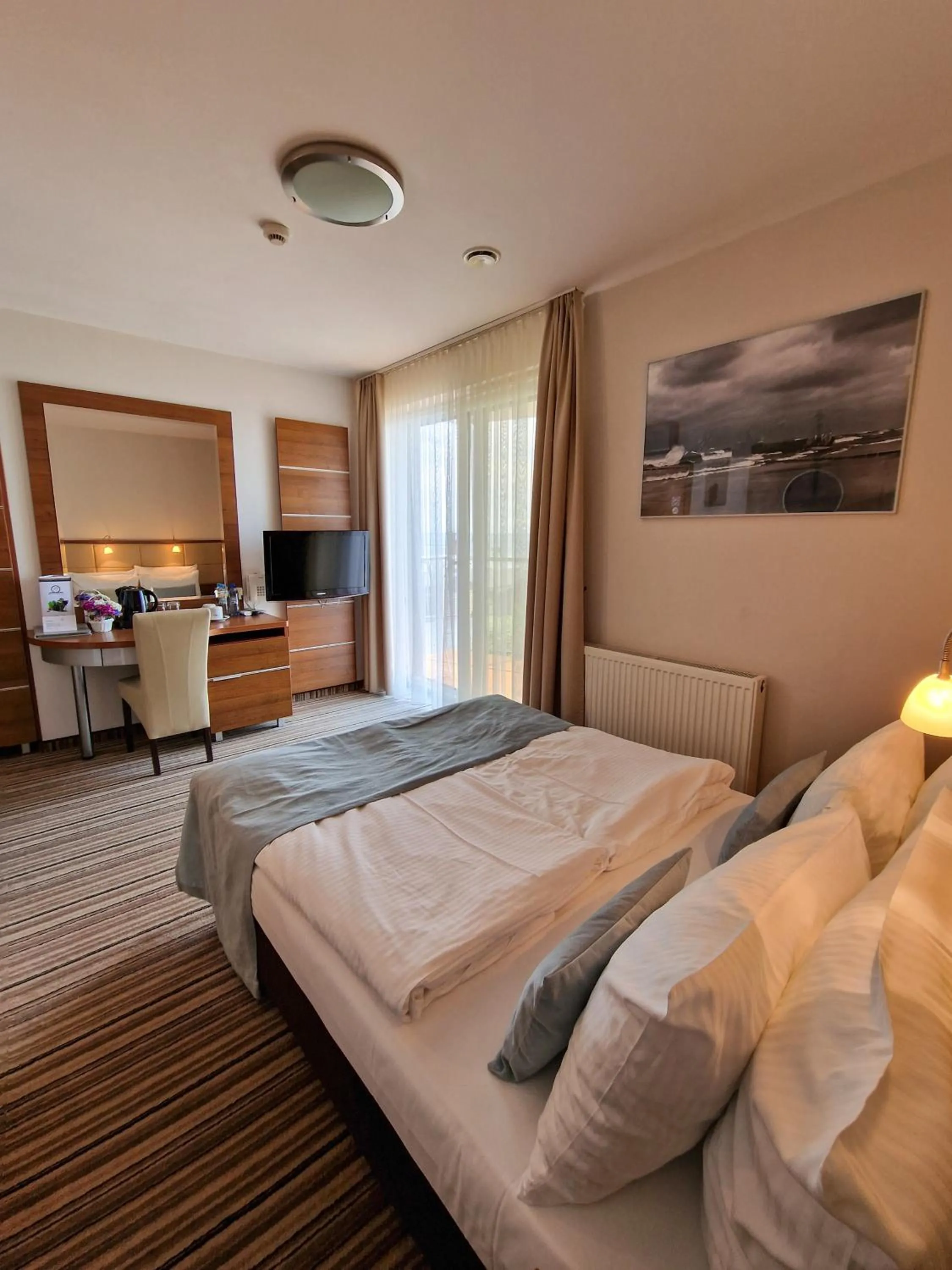 Photo of the whole room, Bed in Hotel 77 Restauracja Spa