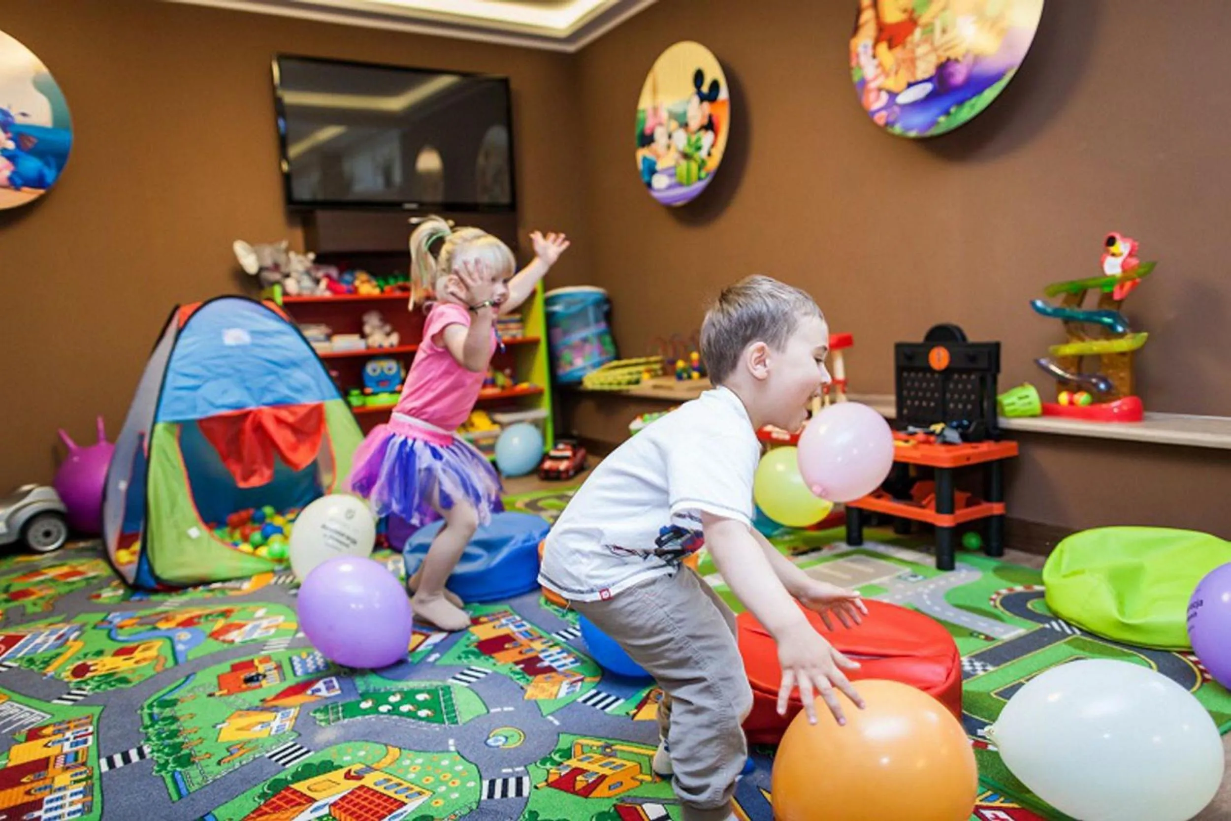 young children in Hotel 77 Restauracja Spa
