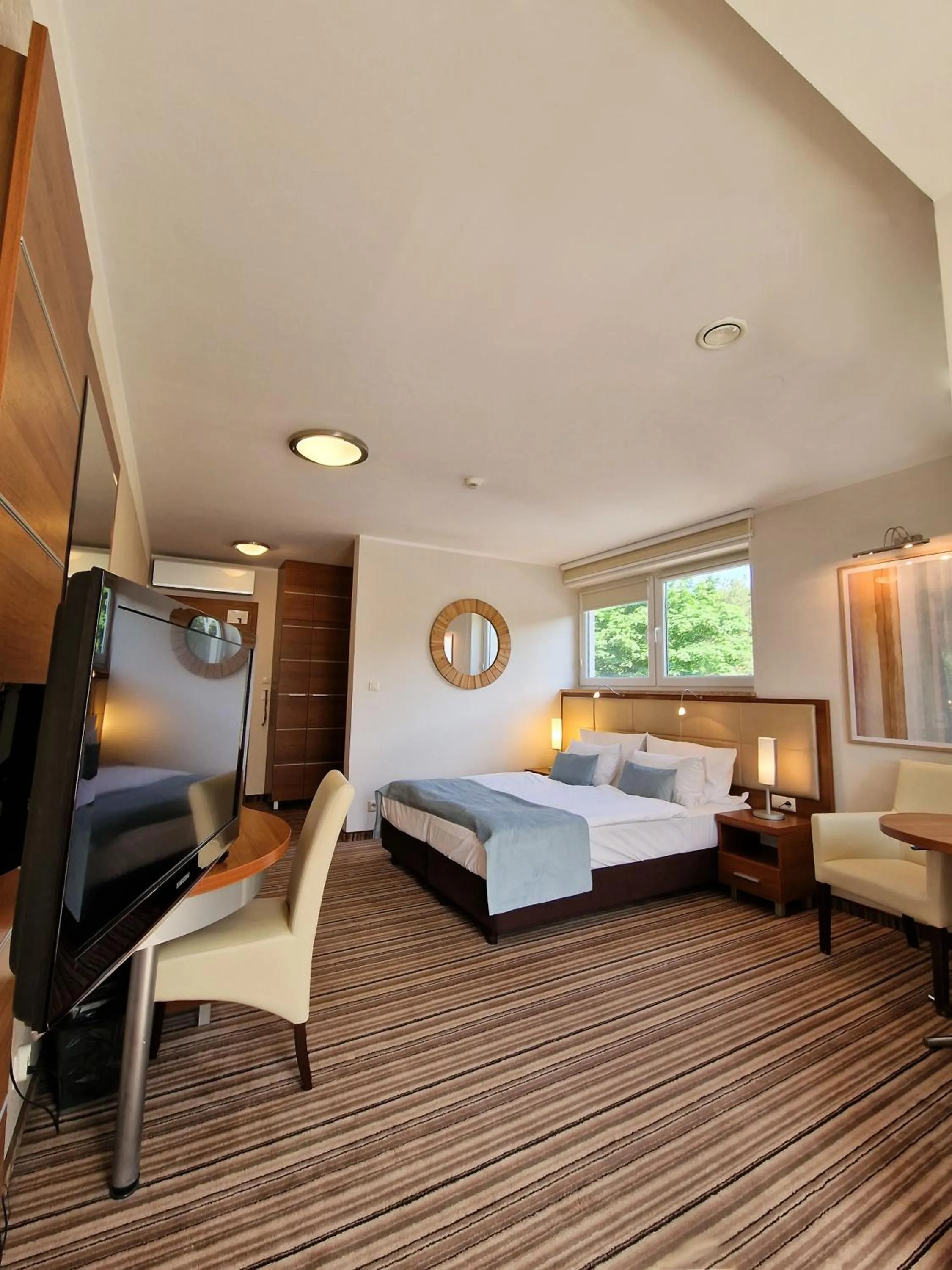 Photo of the whole room, Bed in Hotel 77 Restauracja Spa