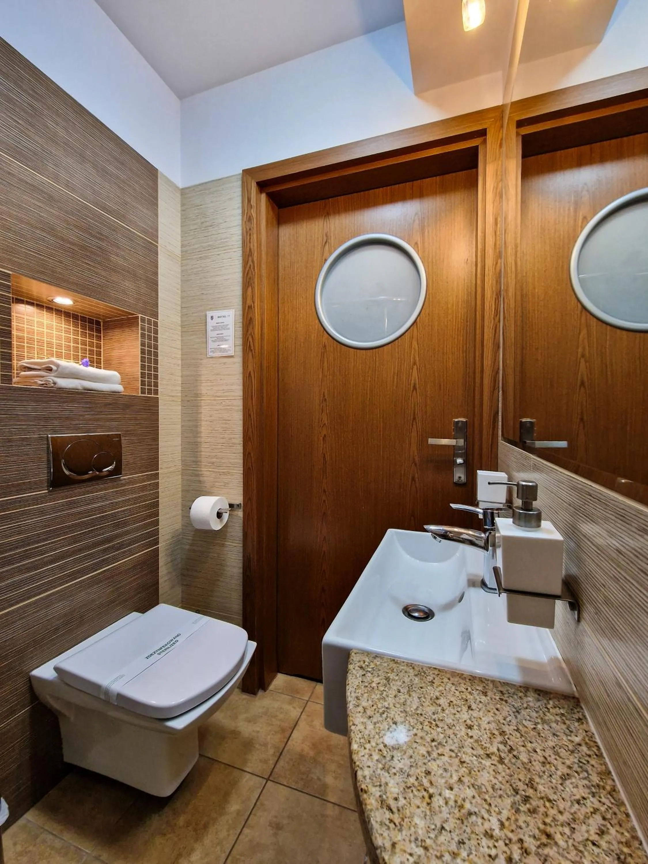 Bathroom in Hotel 77 Restauracja Spa