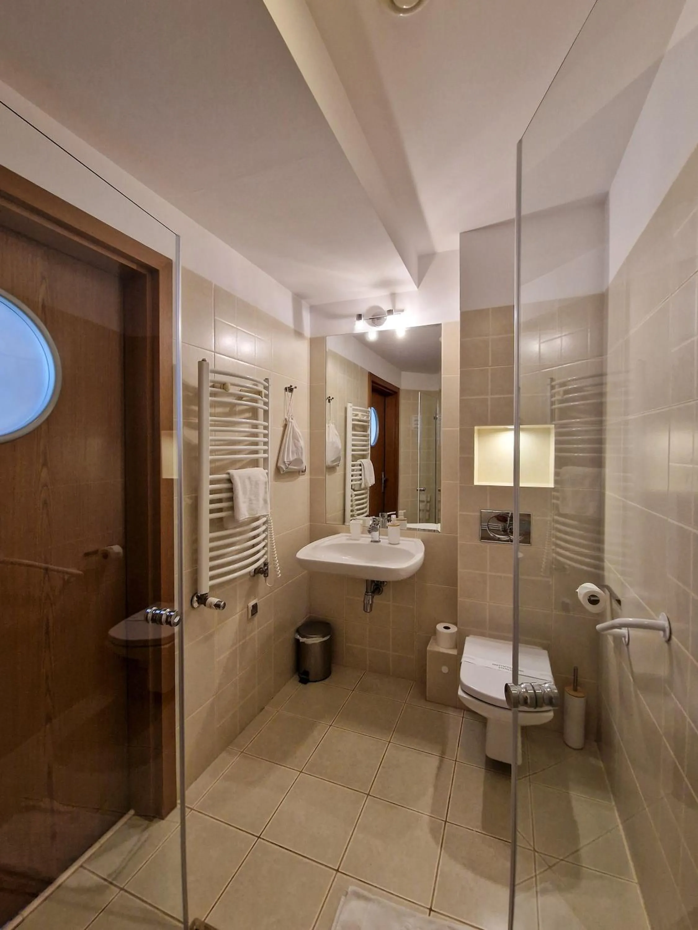 Bathroom in Hotel 77 Restauracja Spa