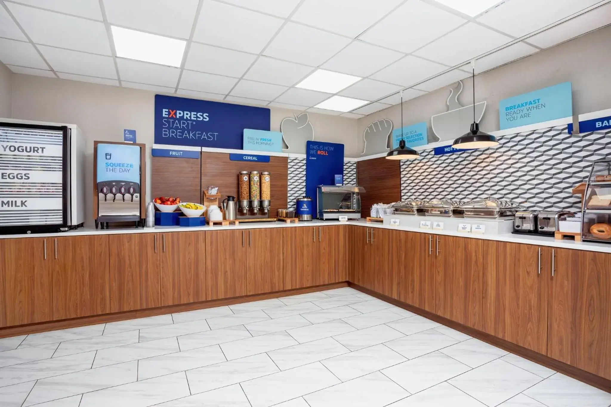 Breakfast in Holiday Inn Express & Suites Ormond Beach - North Daytona by IHG Breakfast in Holiday Inn Express & Suites Ormond Beach - North Daytona by IHG