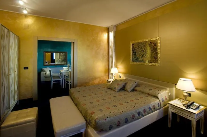 Bedroom, Bed in Hotel Bella 'Mbriana