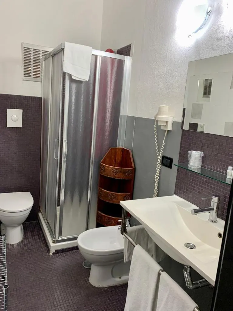 Bathroom in Hotel Bella 'Mbriana