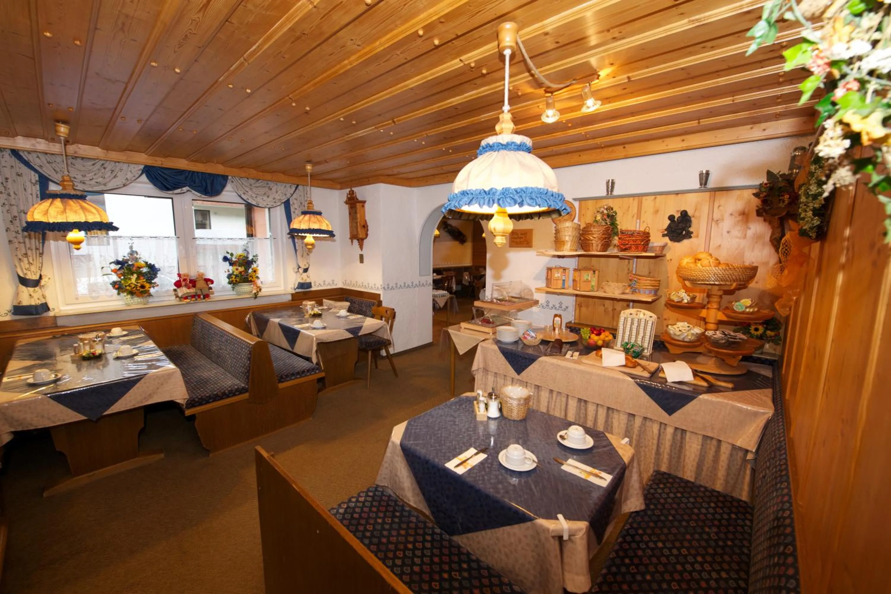 Buffet breakfast in Pension Ahorn