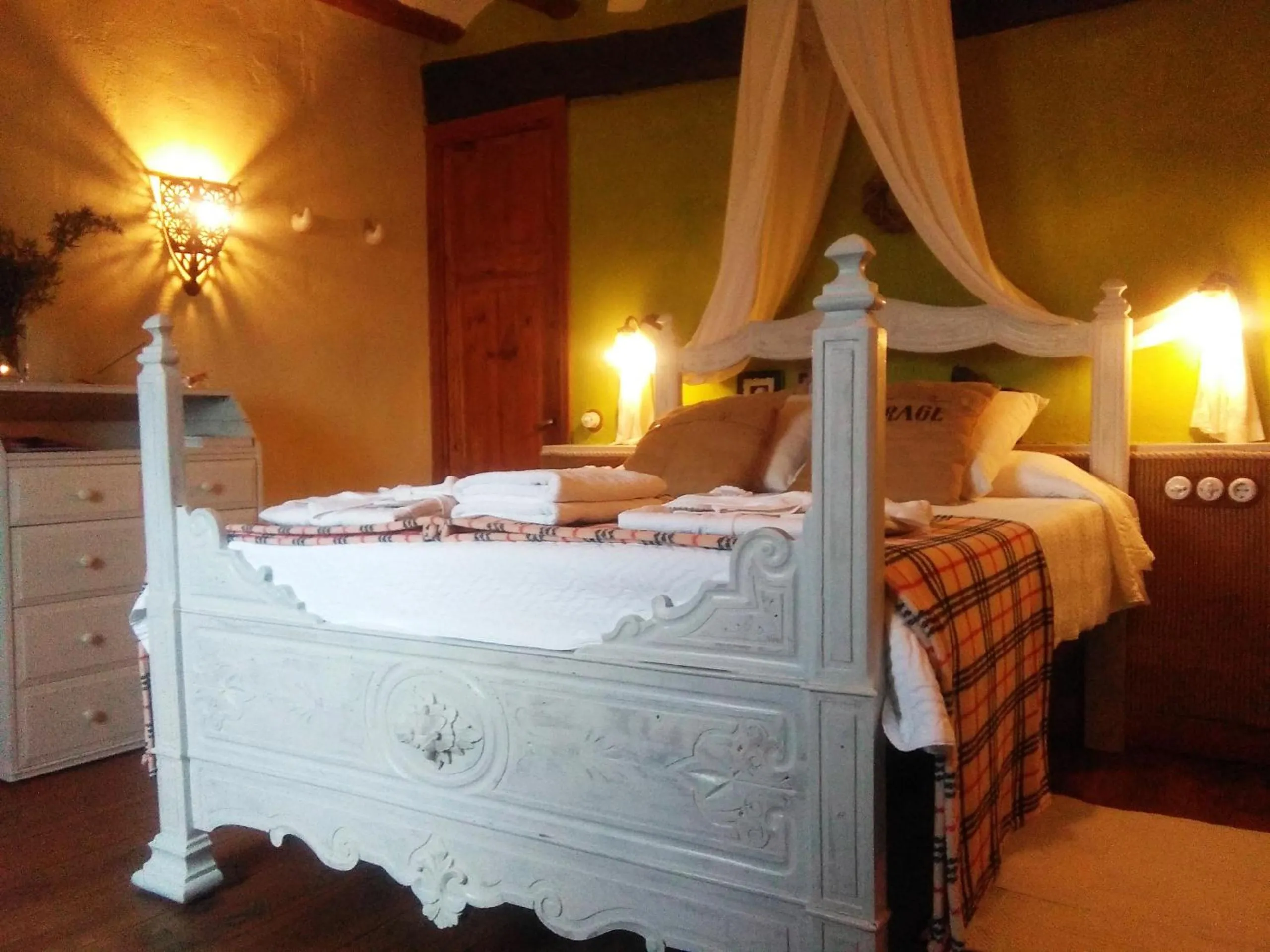 Bed in Les Vinyes Alojamiento Rural Boutique & SPA