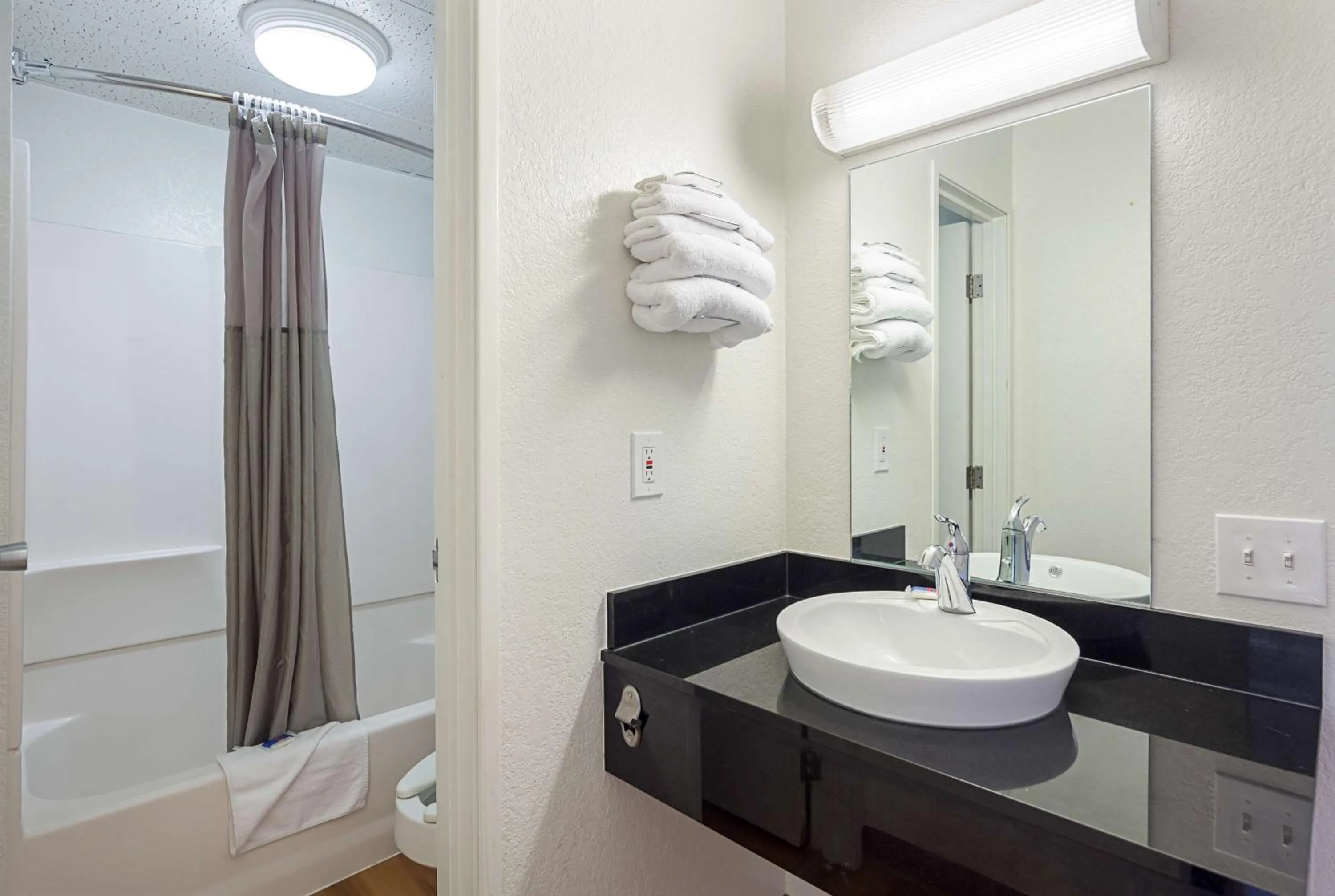 Photo of the whole room in Motel 6-Spokane, WA - East