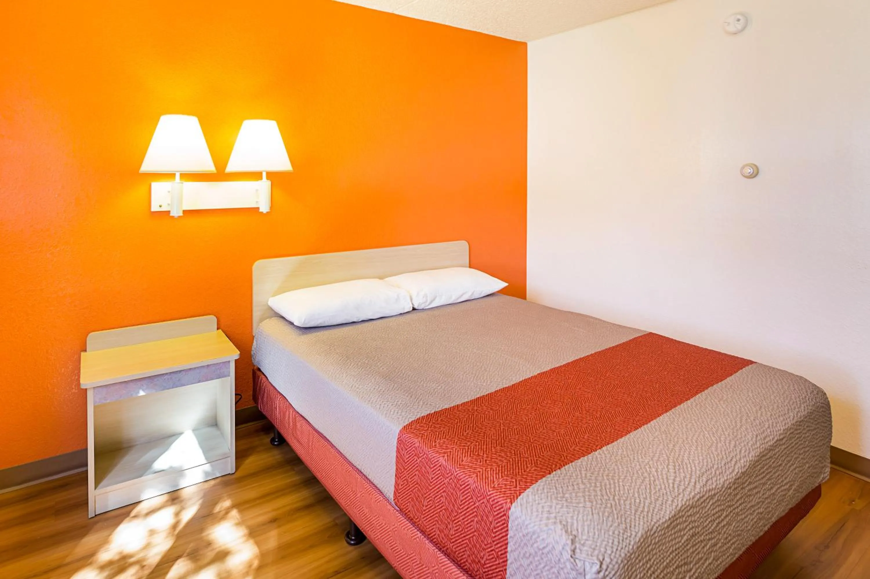 Bedroom, Bed in Motel 6-Spokane, WA - East