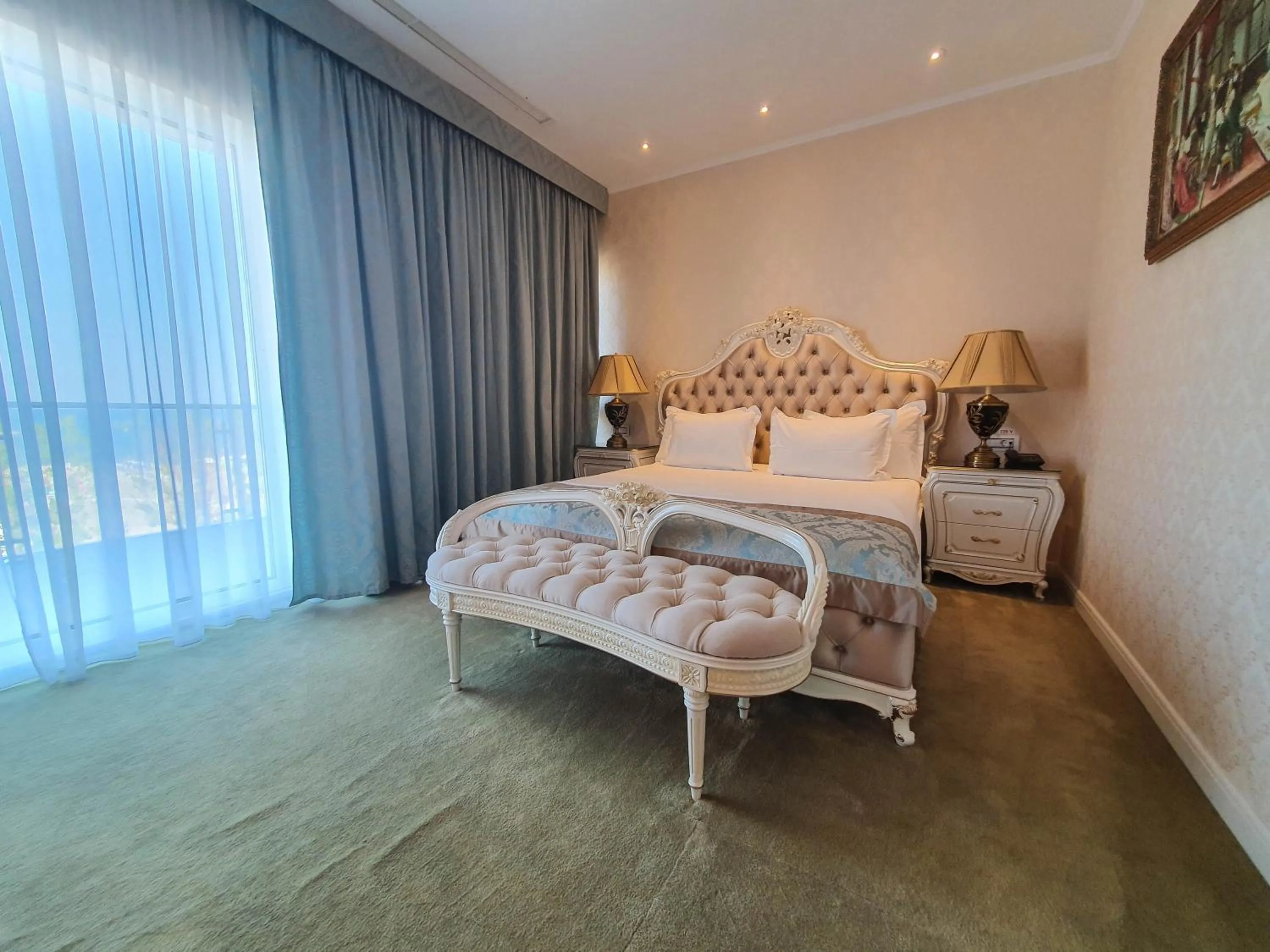 Bed in Bavaria Blu Hotel and Conference Centre