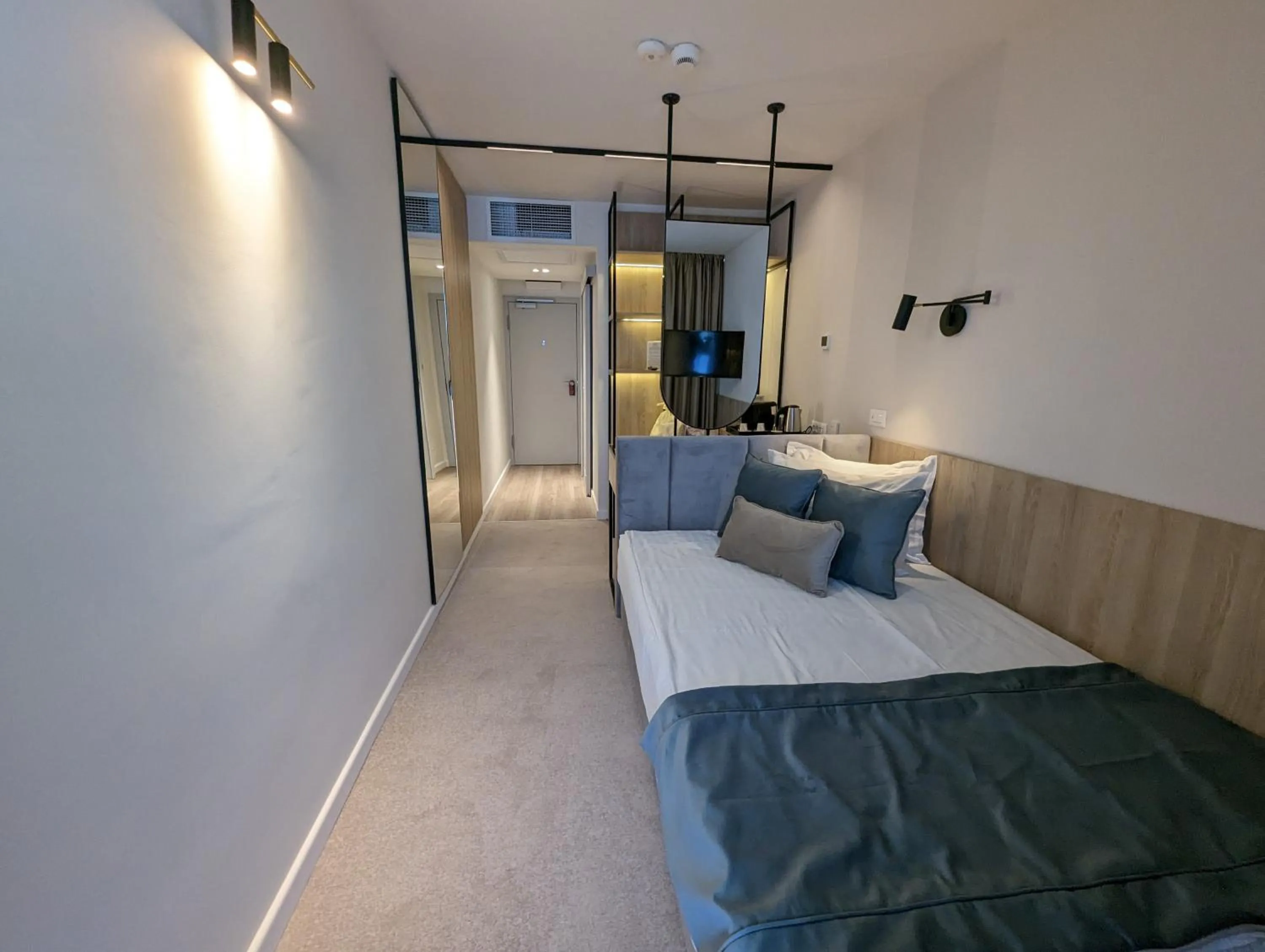 Bed in Bavaria Blu Hotel and Conference Centre