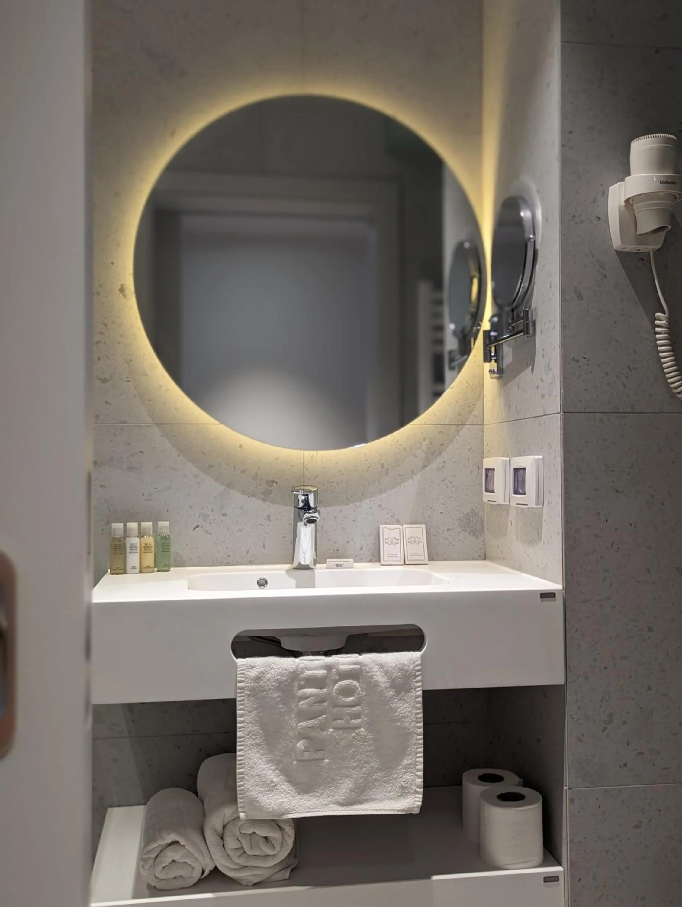 Bavaria Blu Hotel and Conference Centre