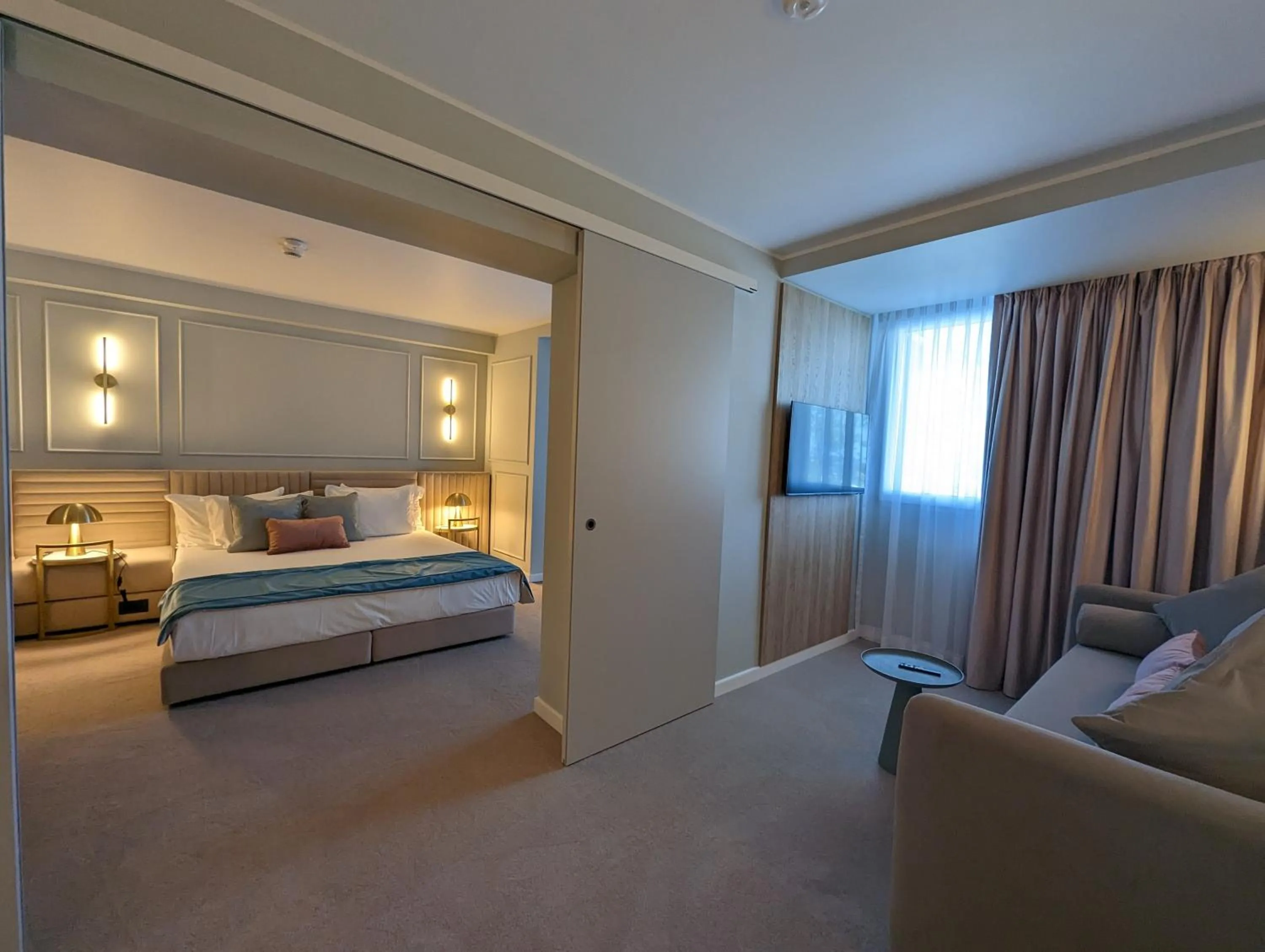 Bed in Bavaria Blu Hotel and Conference Centre