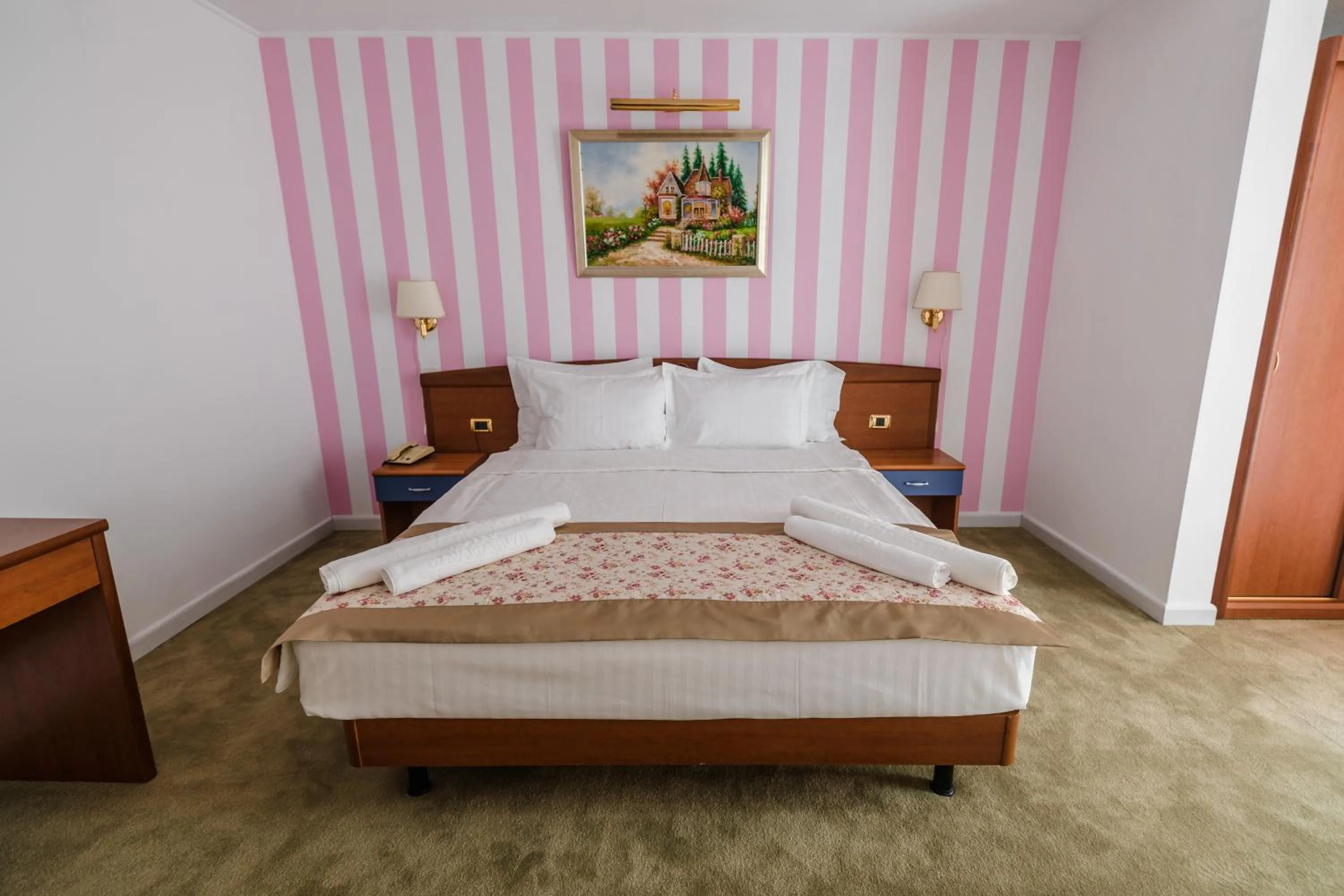 Photo of the whole room, Bed in Bavaria Blu Hotel and Conference Centre