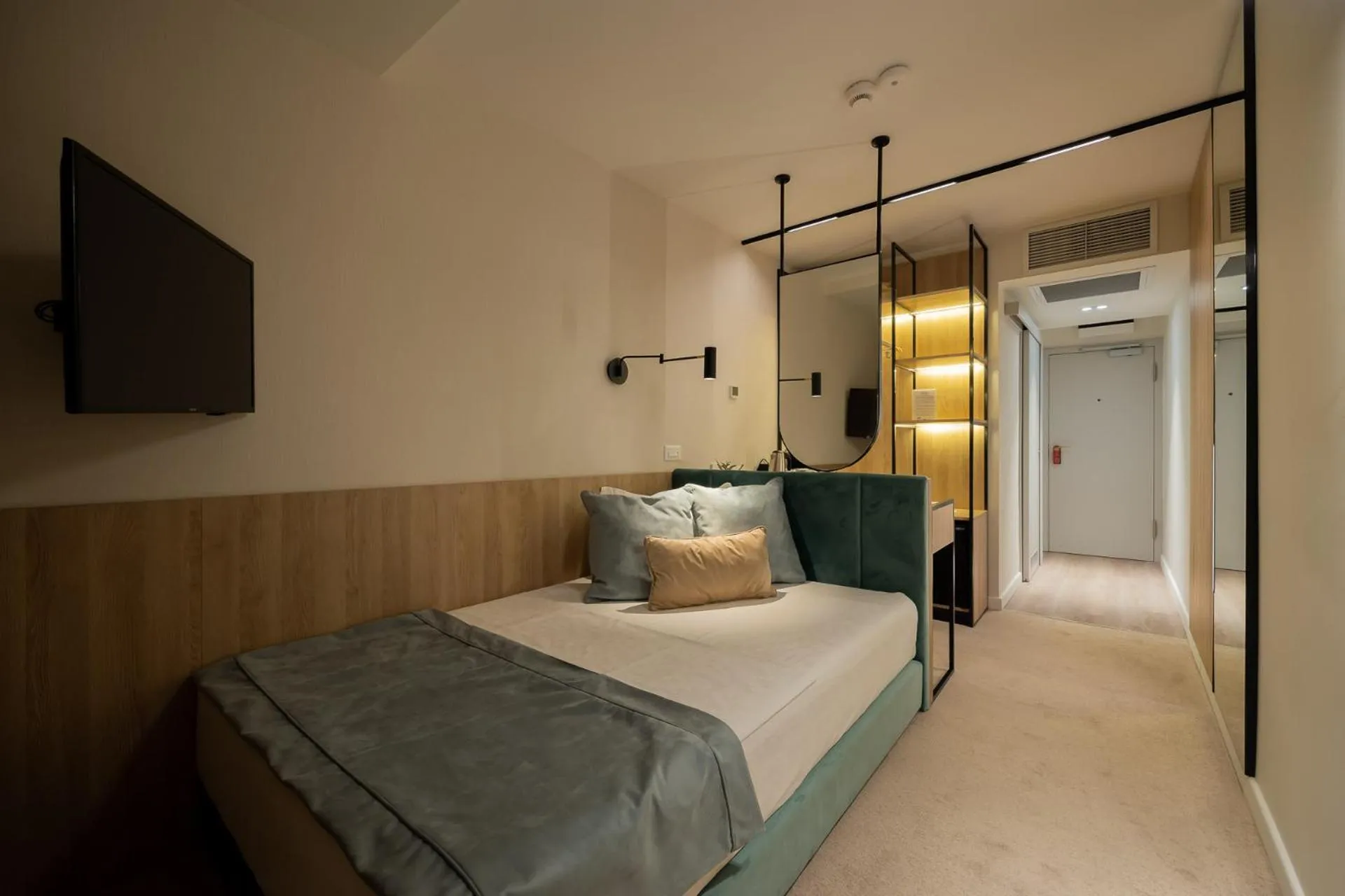 Bed in Bavaria Blu Hotel and Conference Centre